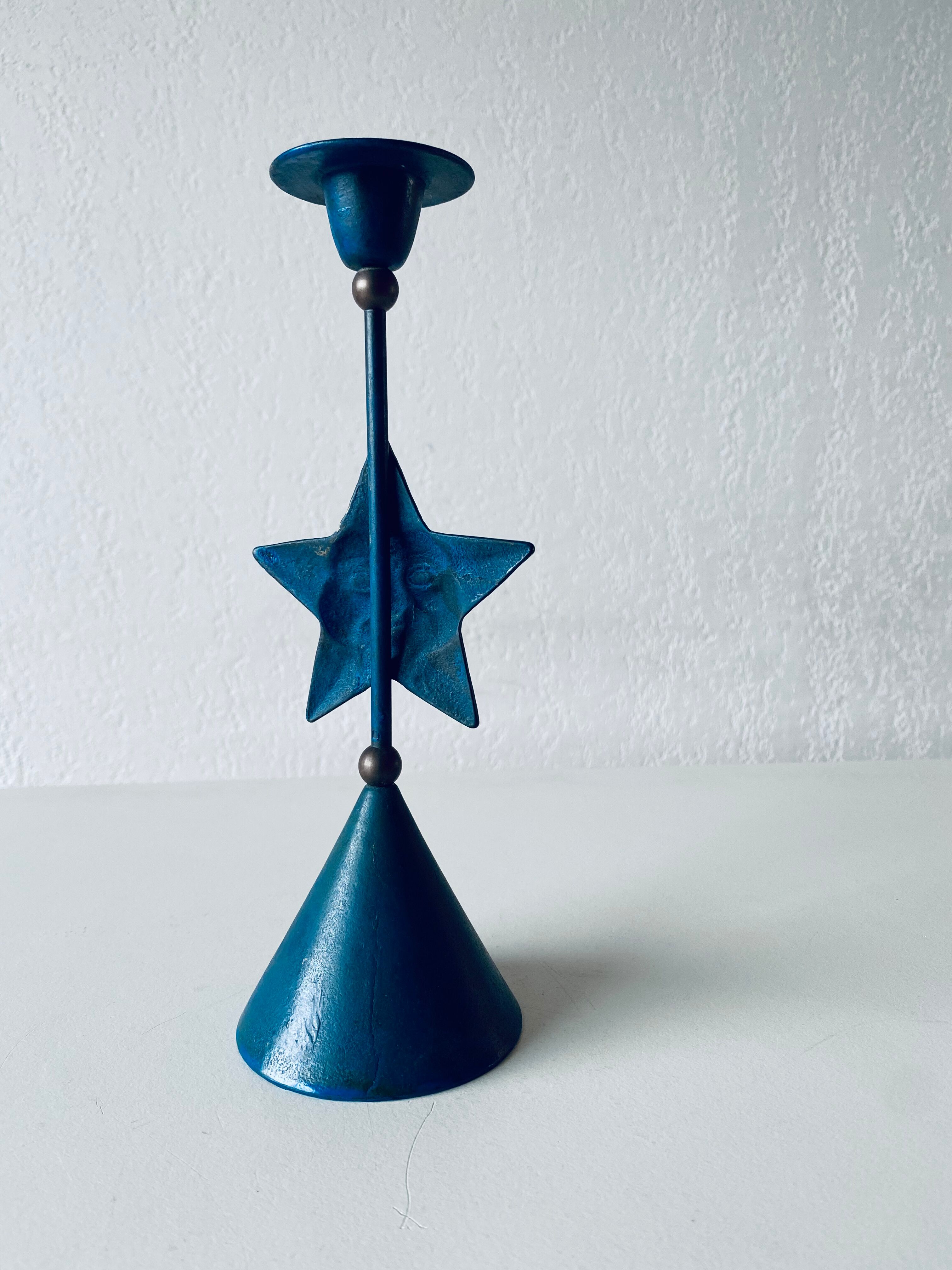 Metal star candle holder