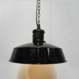 Industrial hanging lamp with enamelled shade