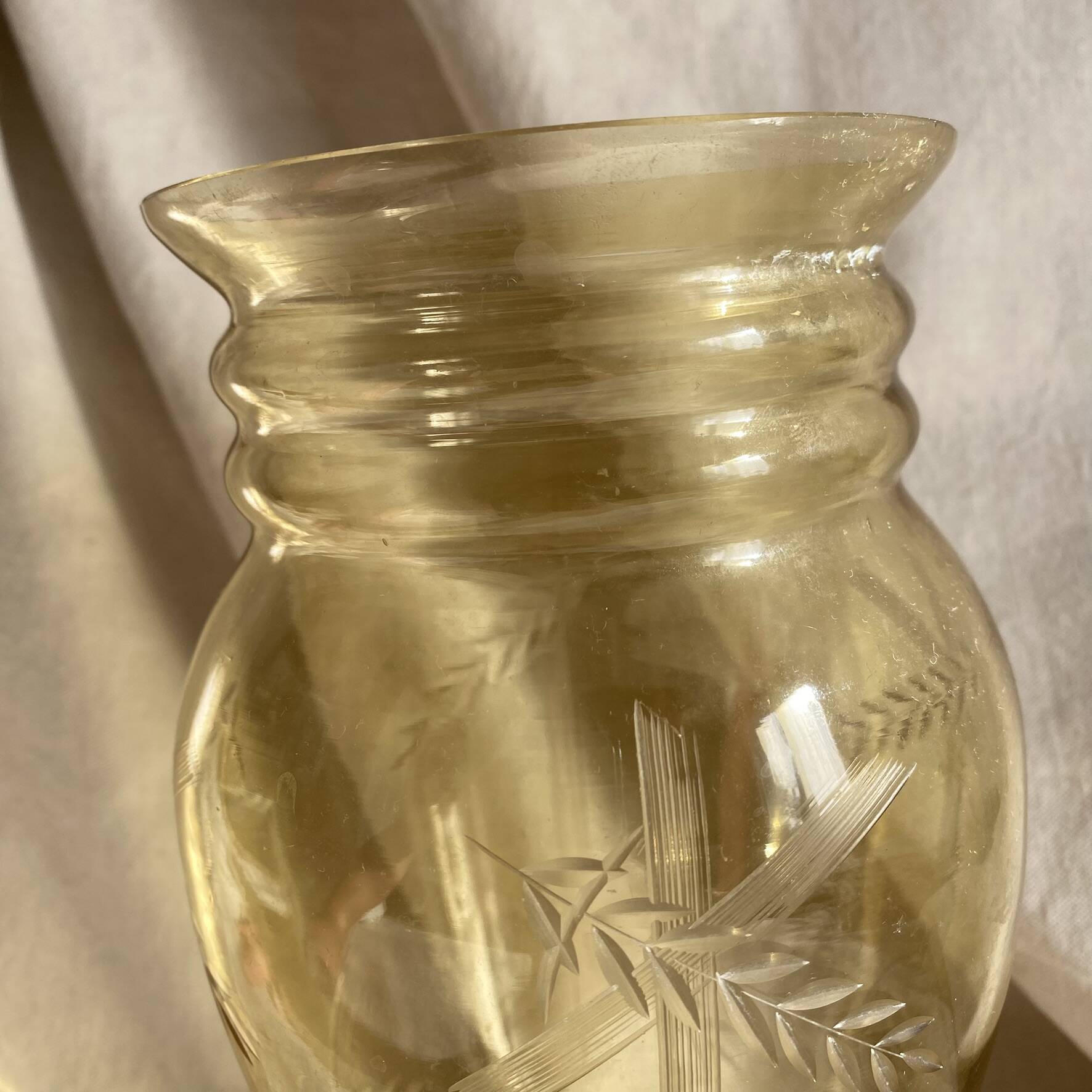 Amber vase with engraved decoration