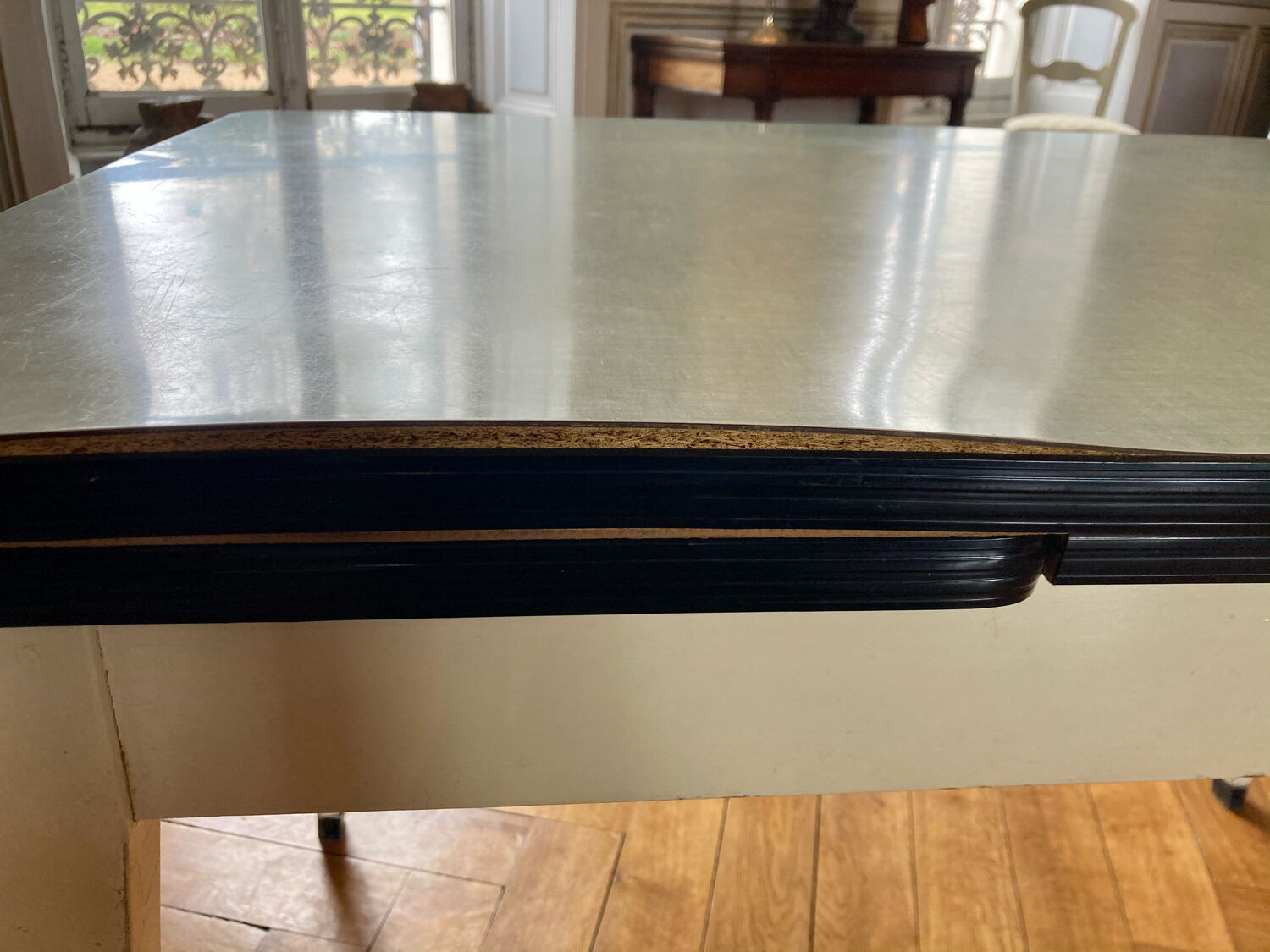 Water-green extendable Formica table