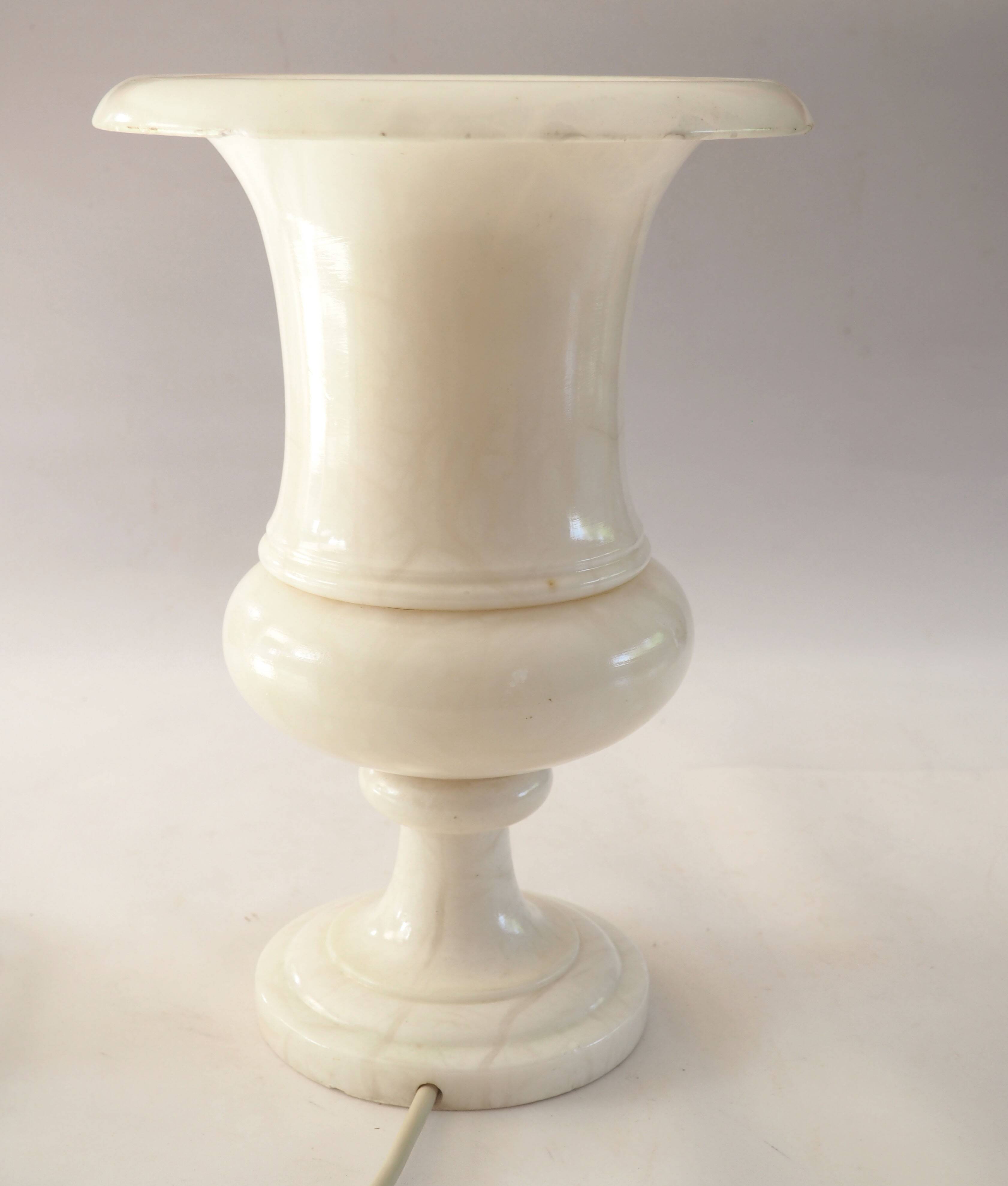 Medici alabaster lamp