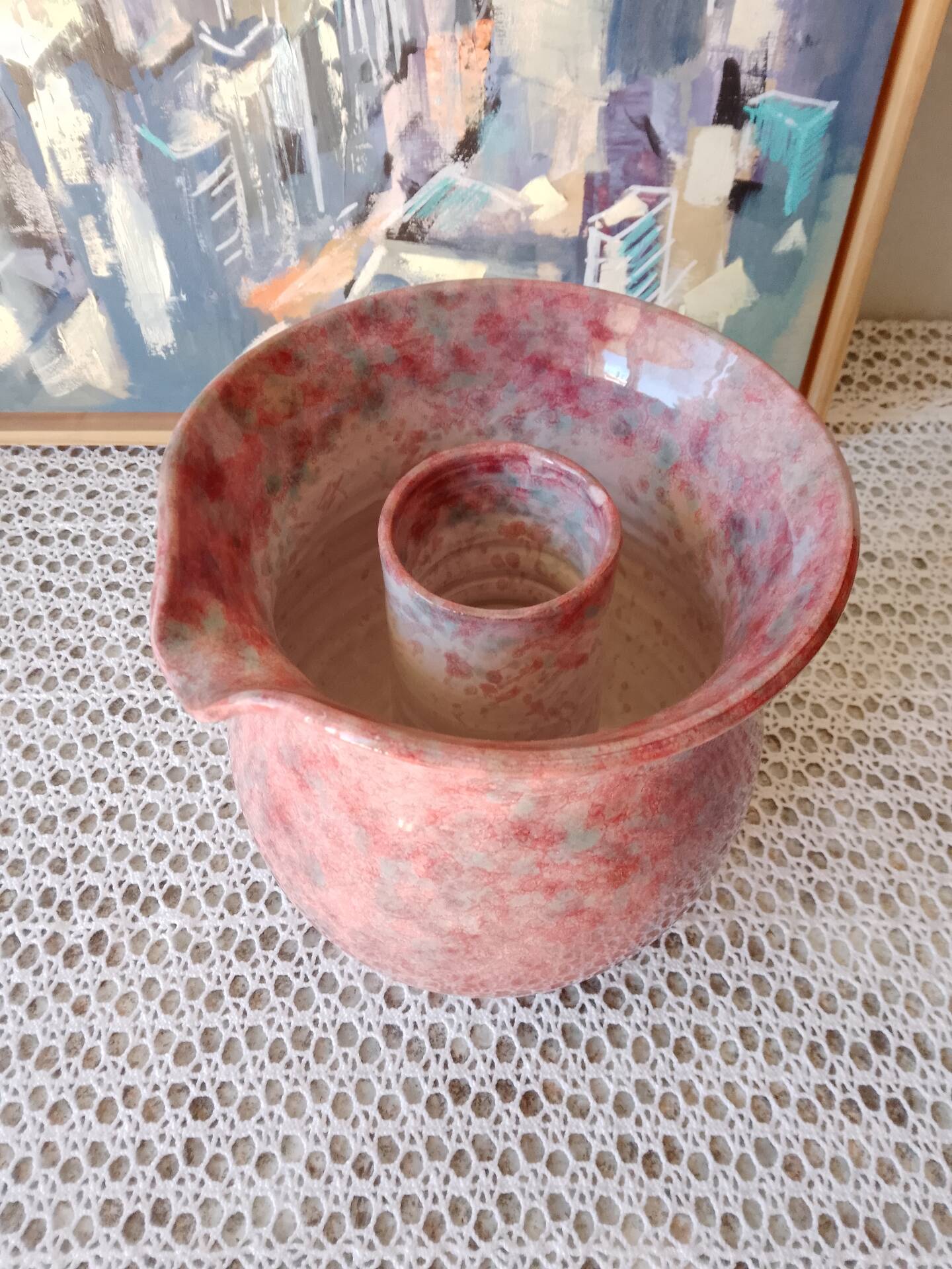 Jug with ice reservoir