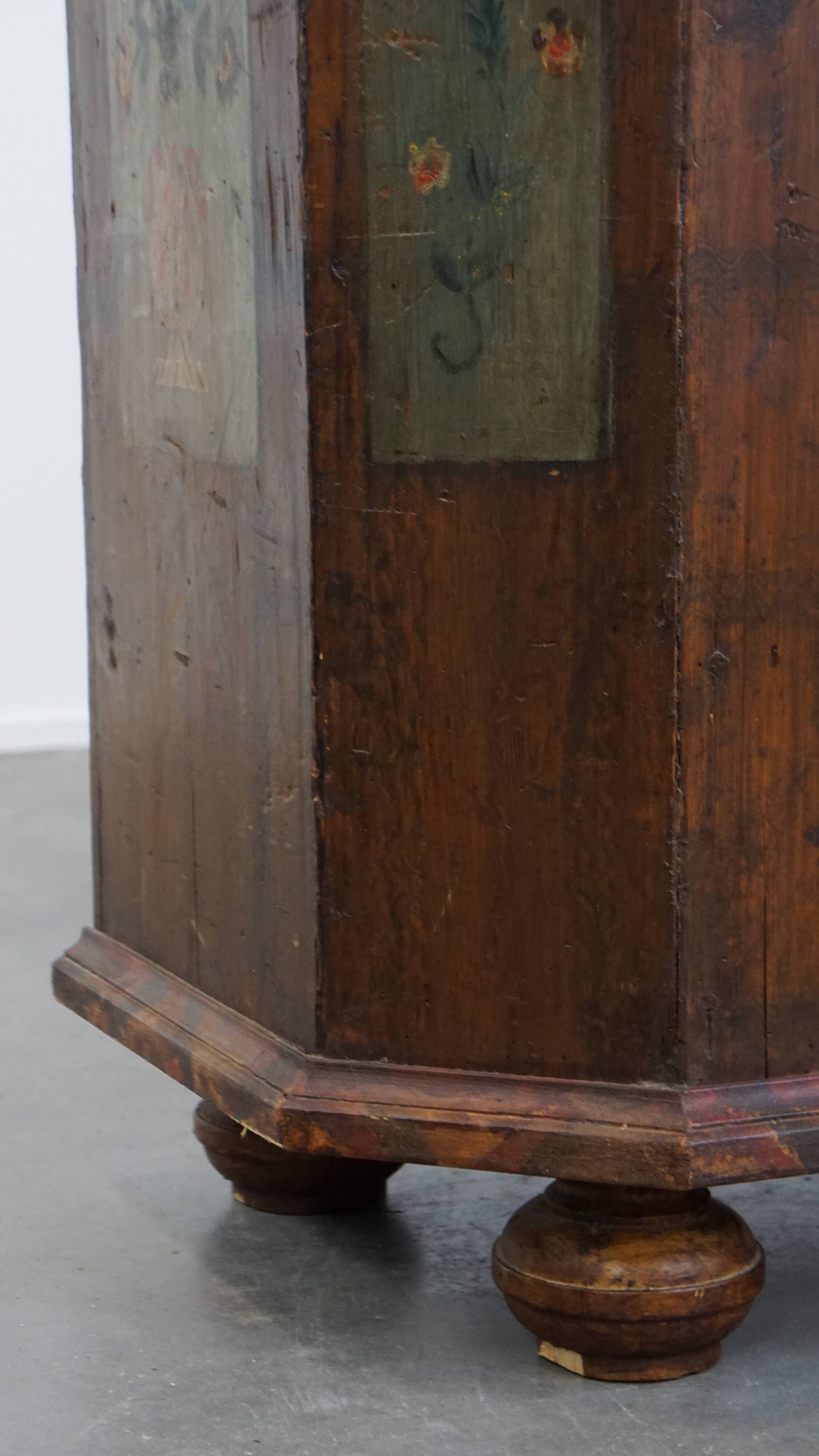 Buffet/armoire de mariée antique du XIXe siècle avec une porte