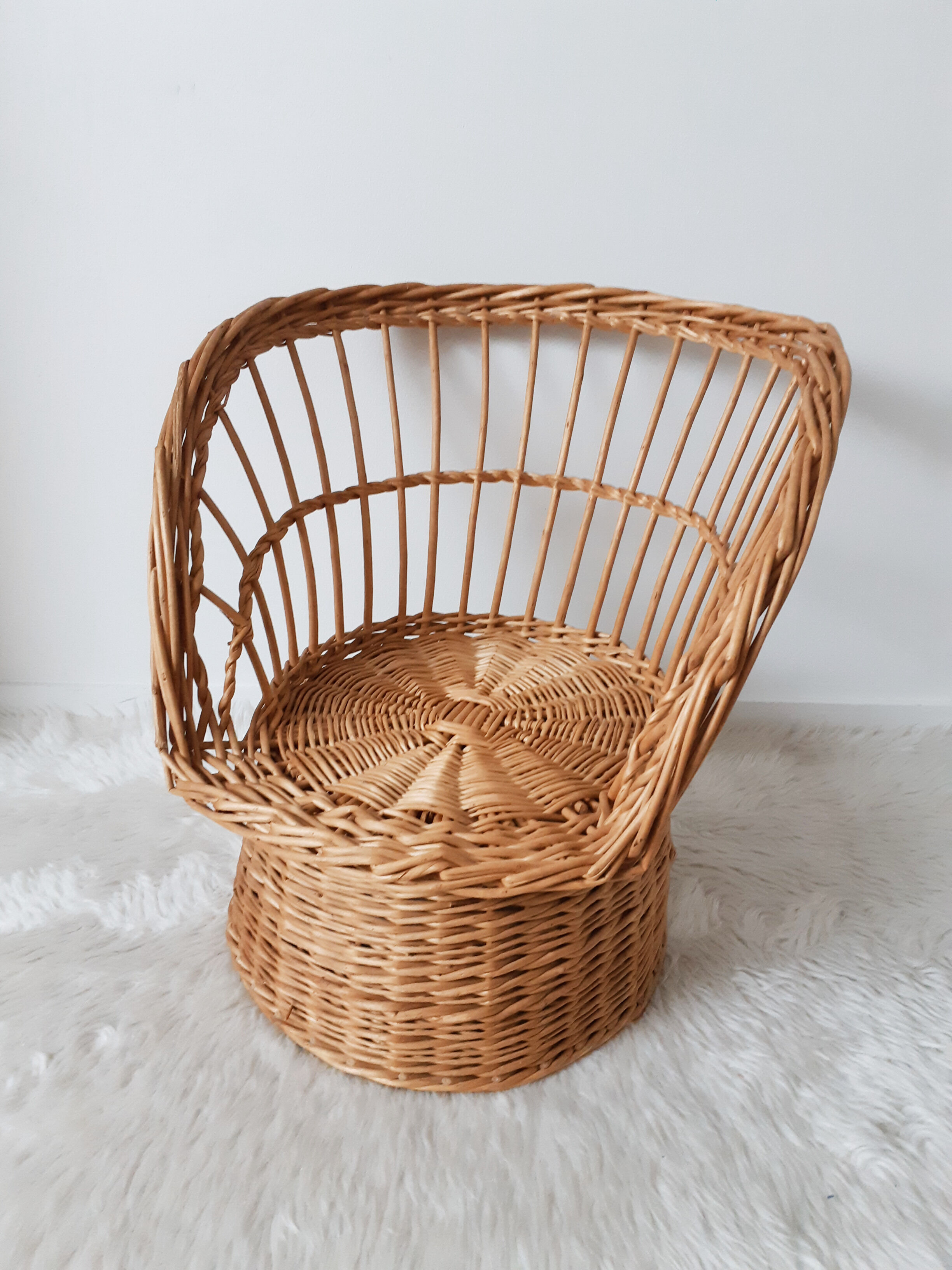 armchair basket in wicker / rattan, child, vintage