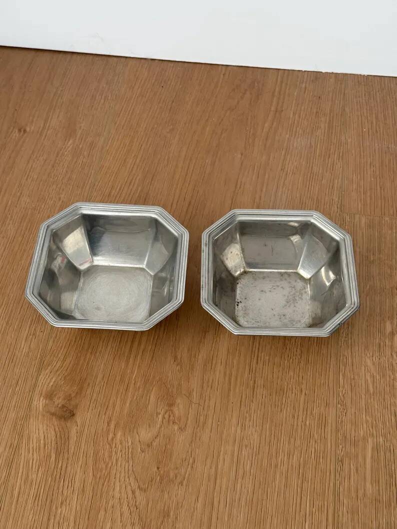 Pair of small vintage octagonal bowls in stainless steel, futuristic Italian style.