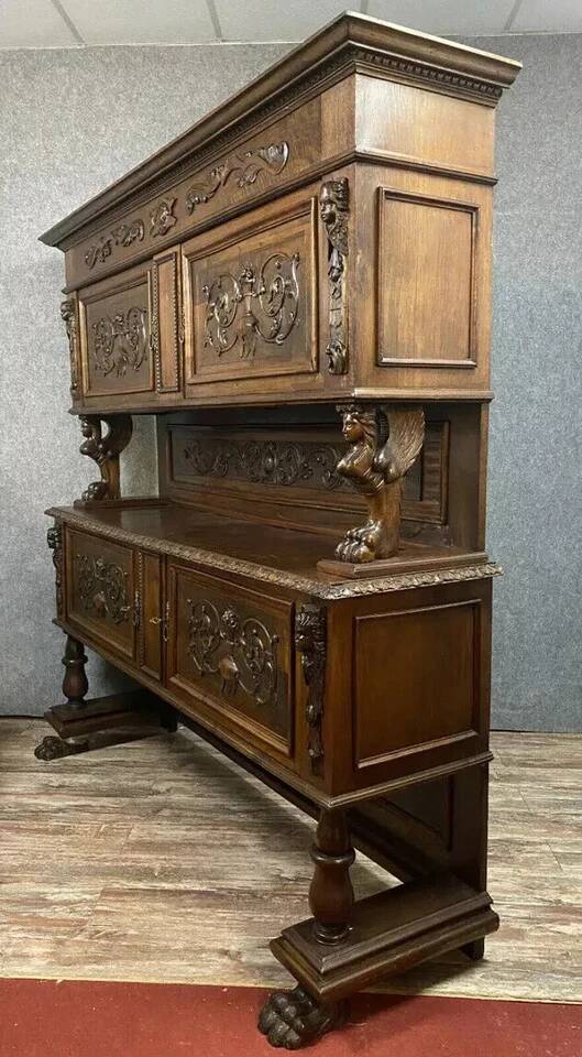 Renaissance sideboard in solid walnut with its original patina circa 1850