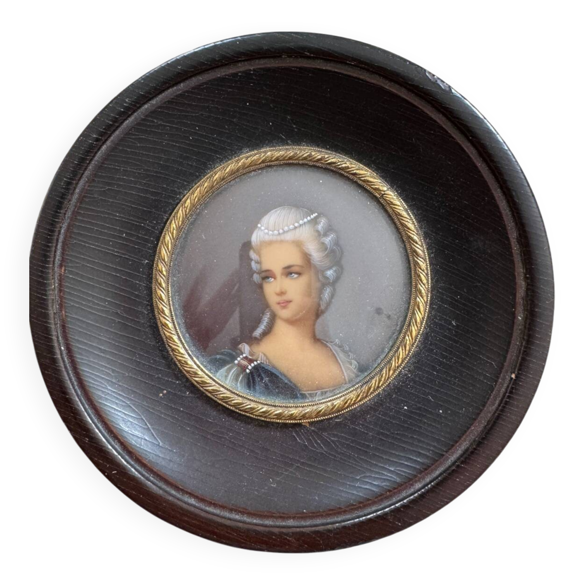 miniature portrait of an elegant woman, hand-painted by the painter Hil