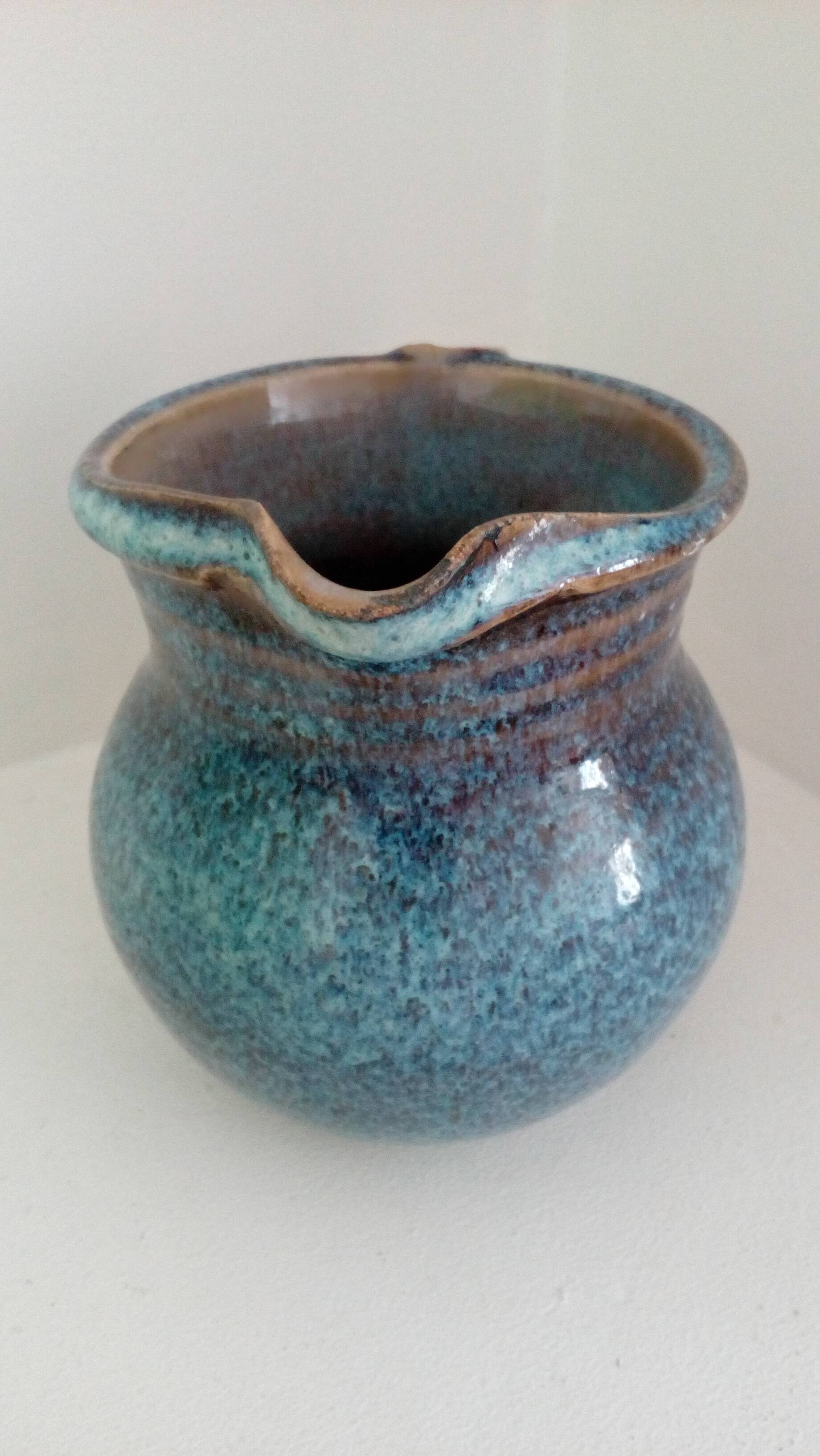 Pitcher in enamelled blue sandstone