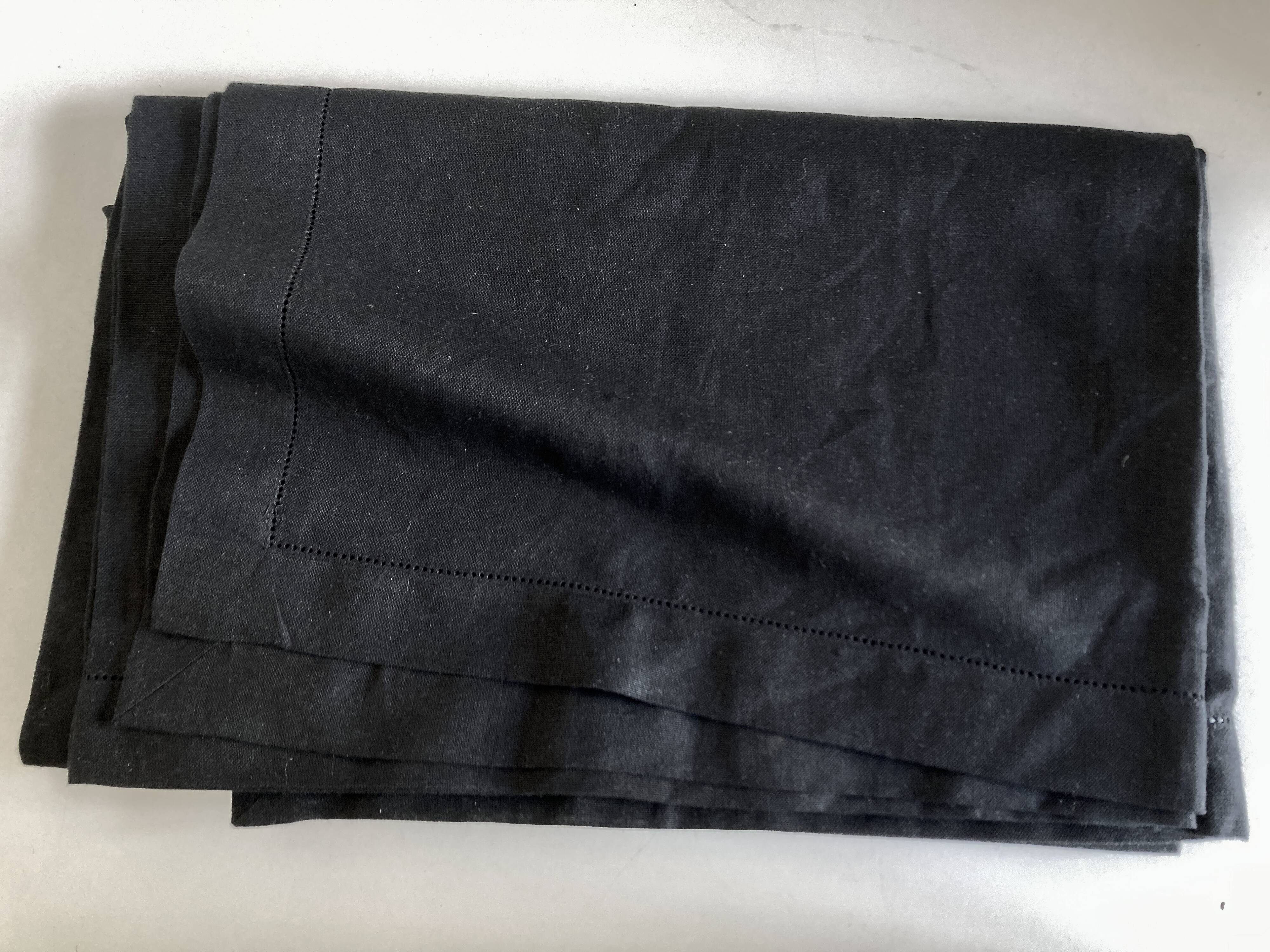 Black linen tablecloth Le Bon Marché