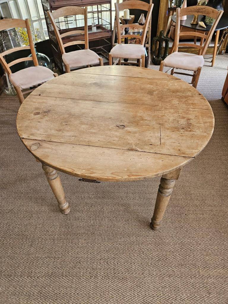 Country table and chairs