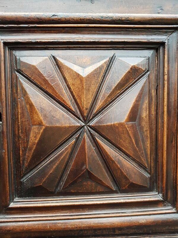 Armoire deux corps haut en retrait style Louis XIII