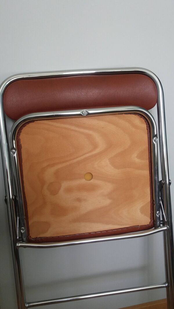 Paire de chaises pliantes Souvignet Plichaise en métal chromé et skaï marron