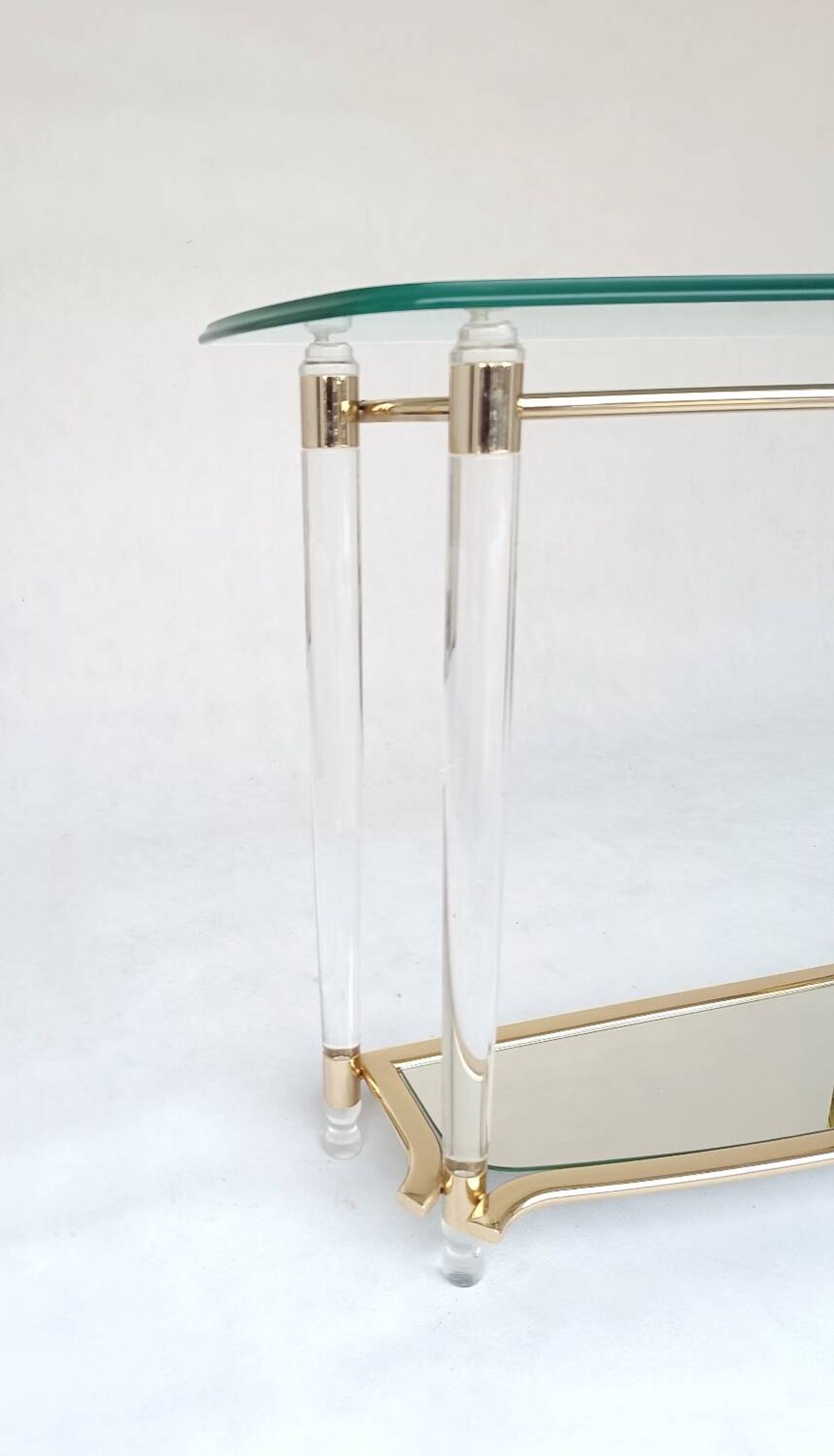 Hollywood Regency console table in lucite, glass and gold metal. 1980s