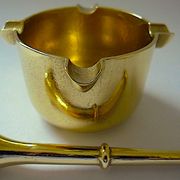 Three "vintage" bronze ashtrays with golden natural patina forming mortars with their drumsticks