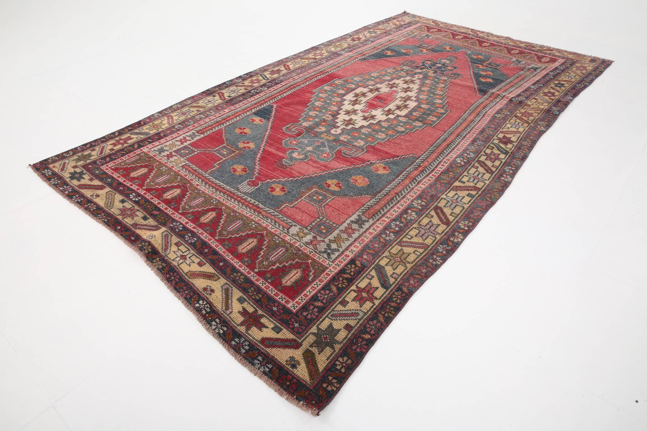 5x9 Red & Cream Classic Persian Rug, 152x271Cm