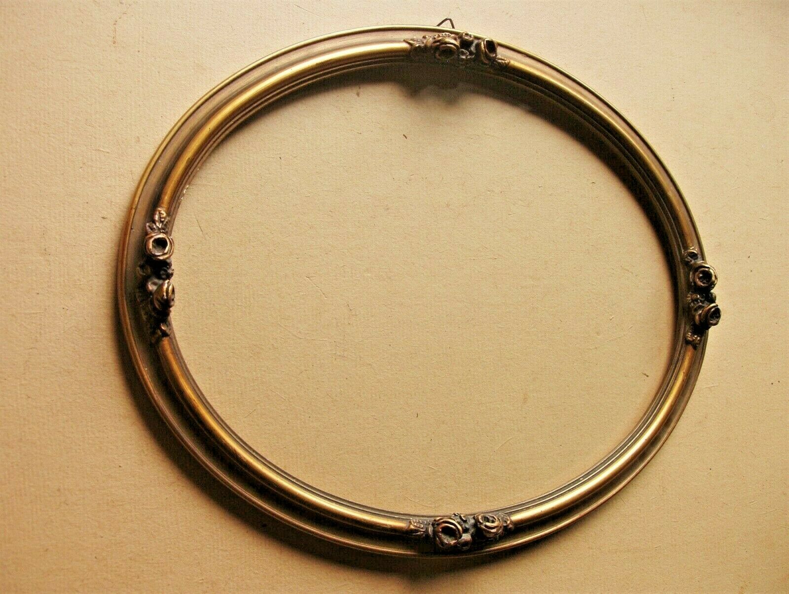 Oval frame in wood and gilded stucco in Louis XVI style - late 19th century