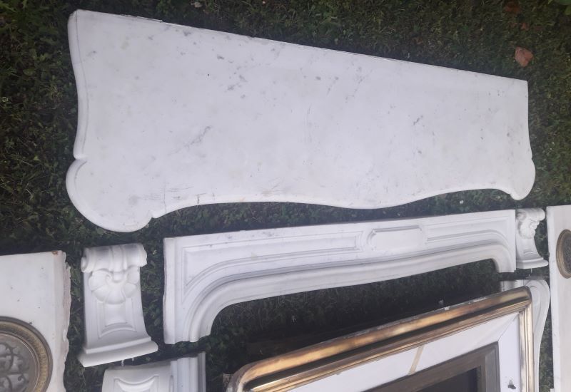 Fireplace XIX ° marble louis XV style with narrowed and floor slabs