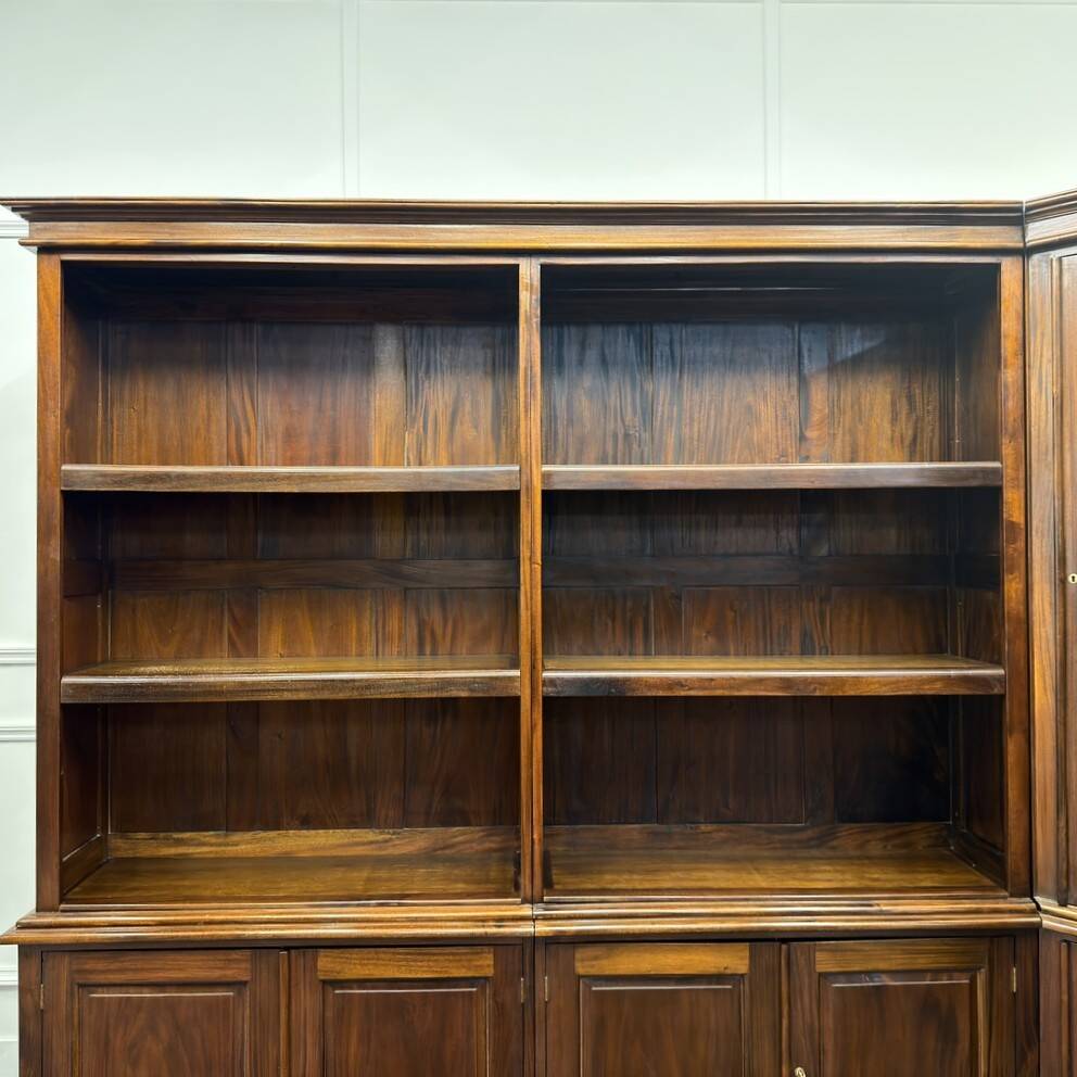 Bibliothèque d'angle classique