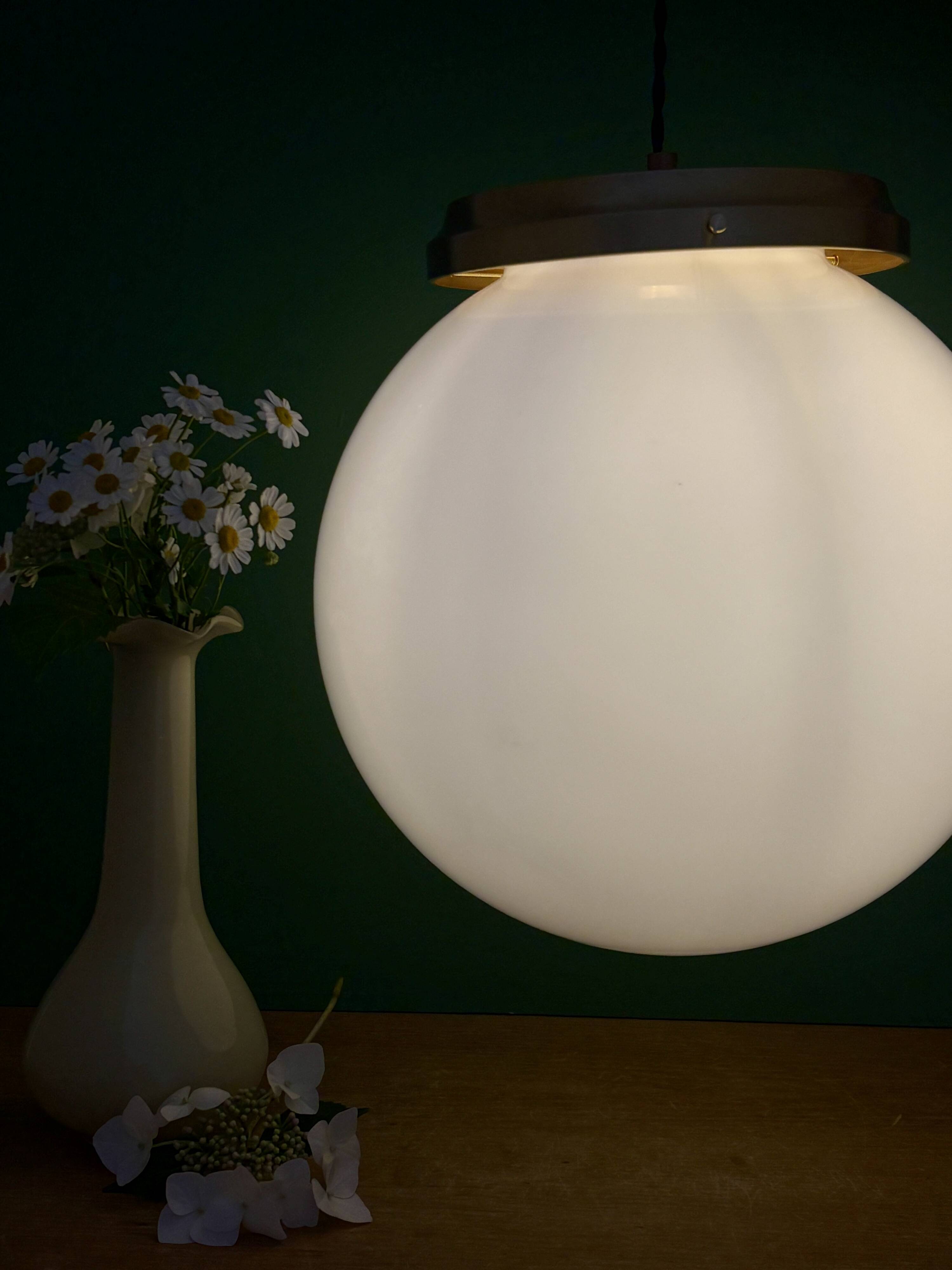 Suspension globe vintage XL en opaline blanche