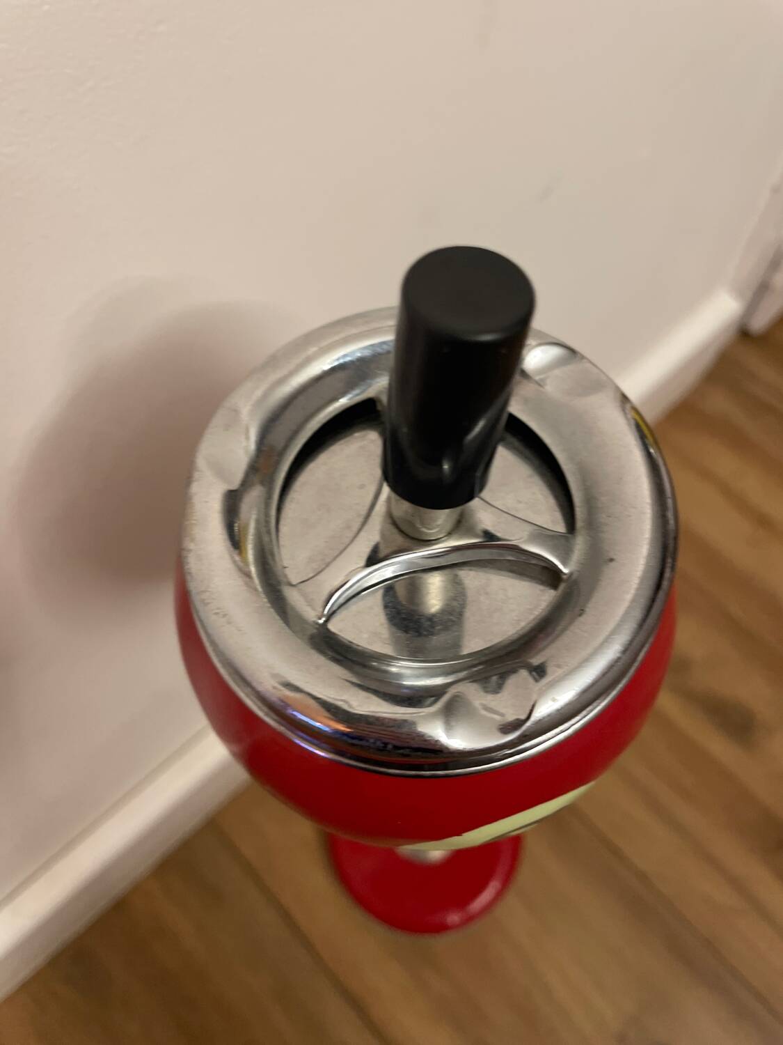 Free-standing ashtray