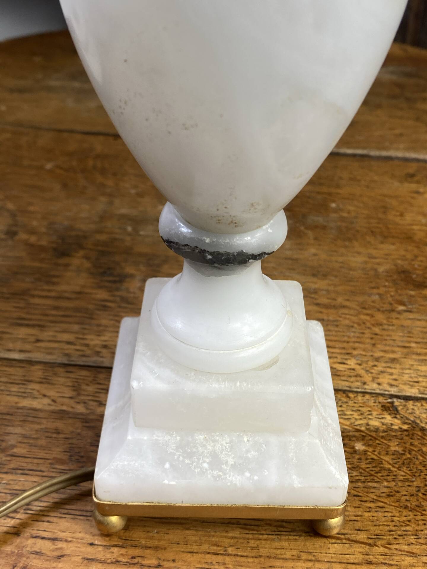 Alabaster lamp base