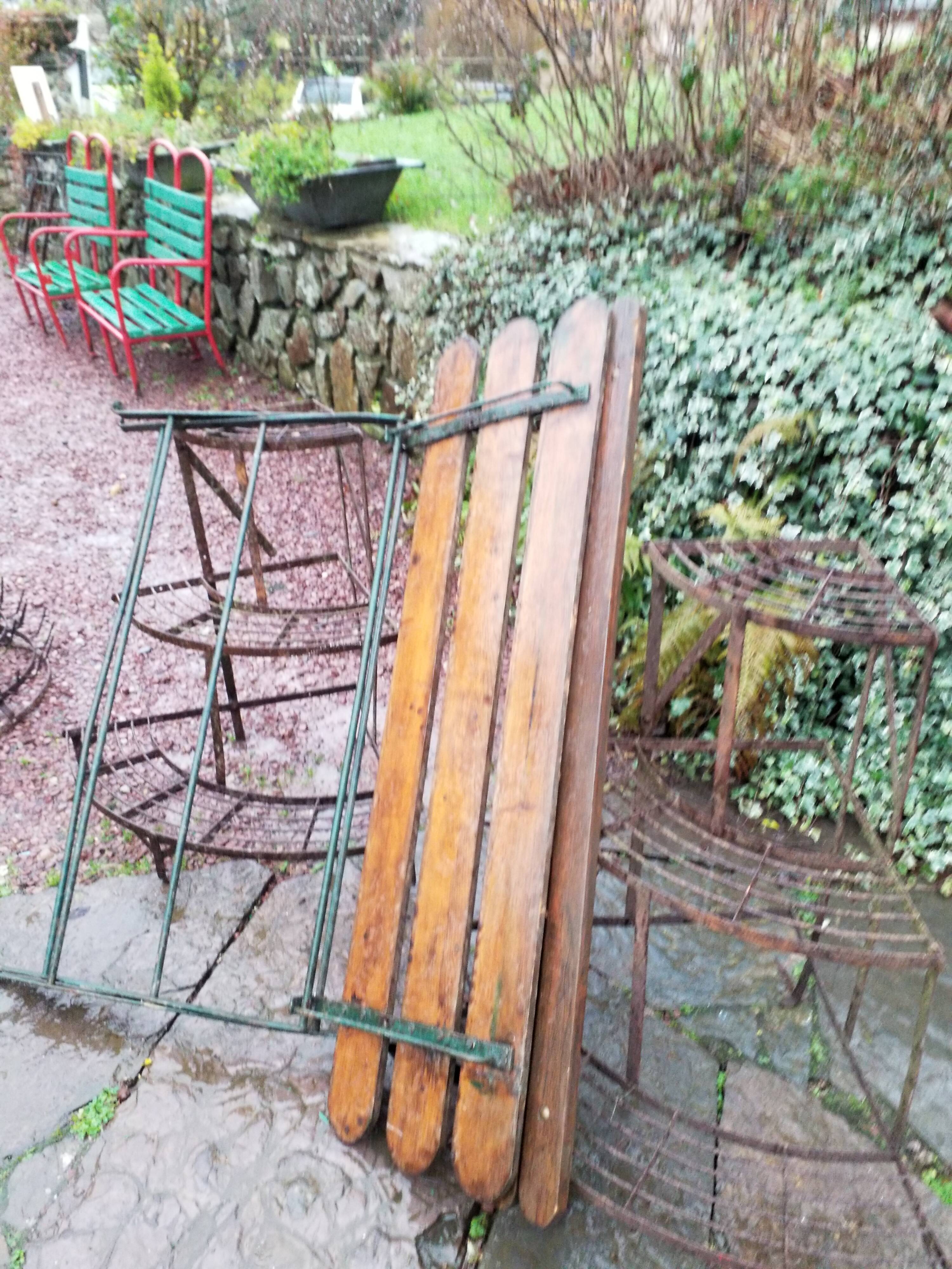 Foldable garden bench