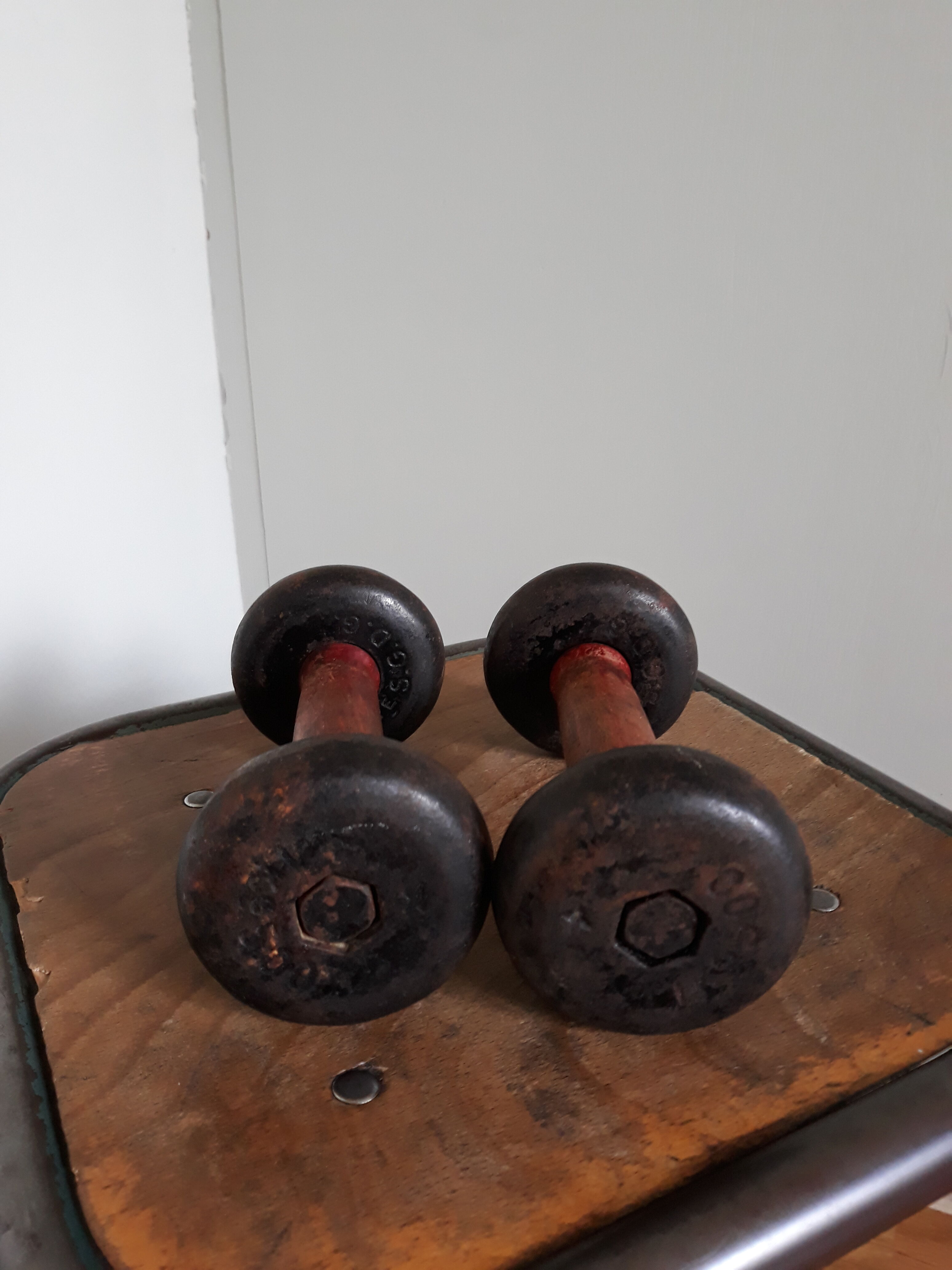 Pair of dumbbells wood and cast iron weight 1.5 kg