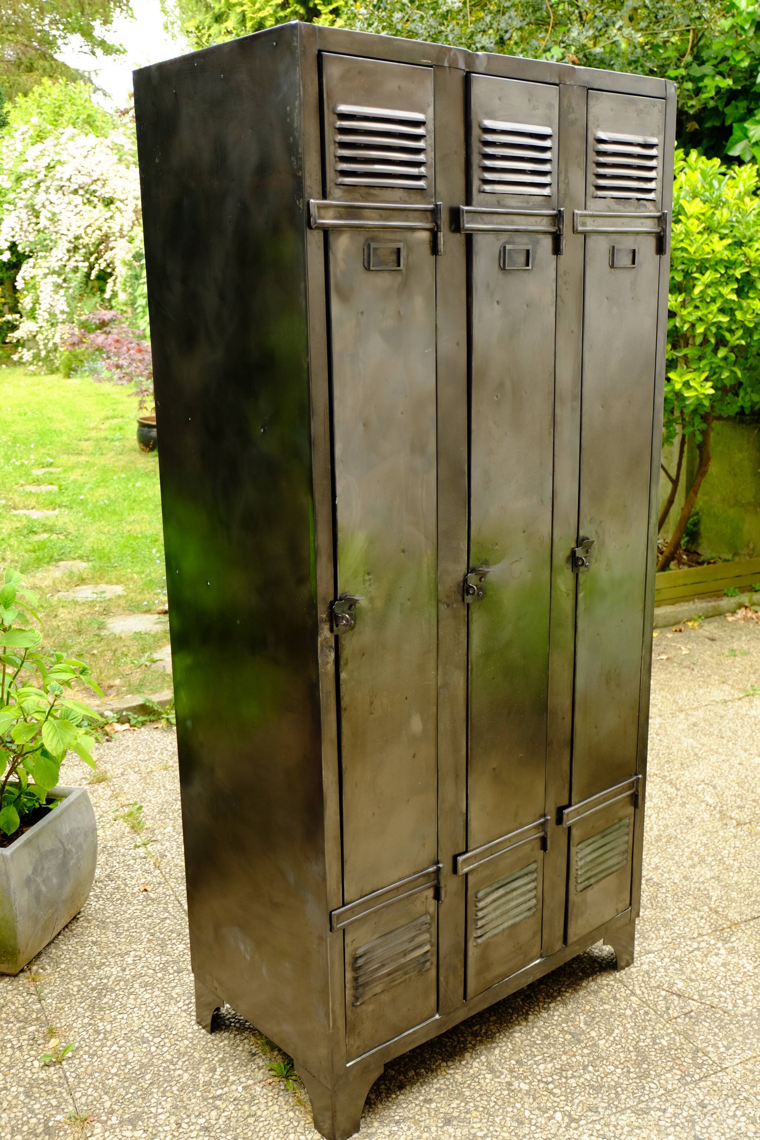 Industrial metal cloakroom