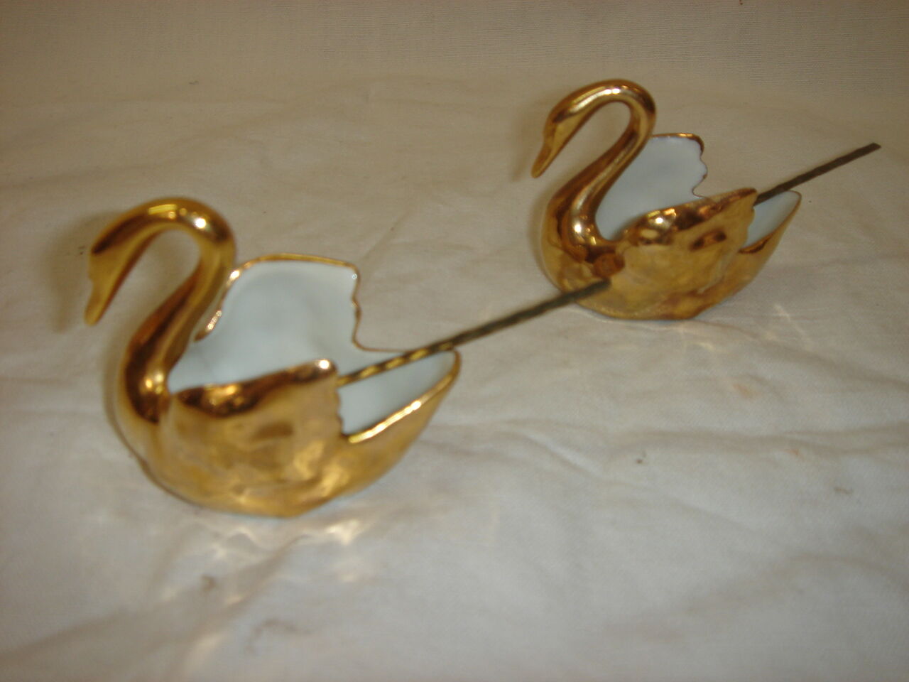 Salerons & moutardier porcelaine cygne doré, 1970