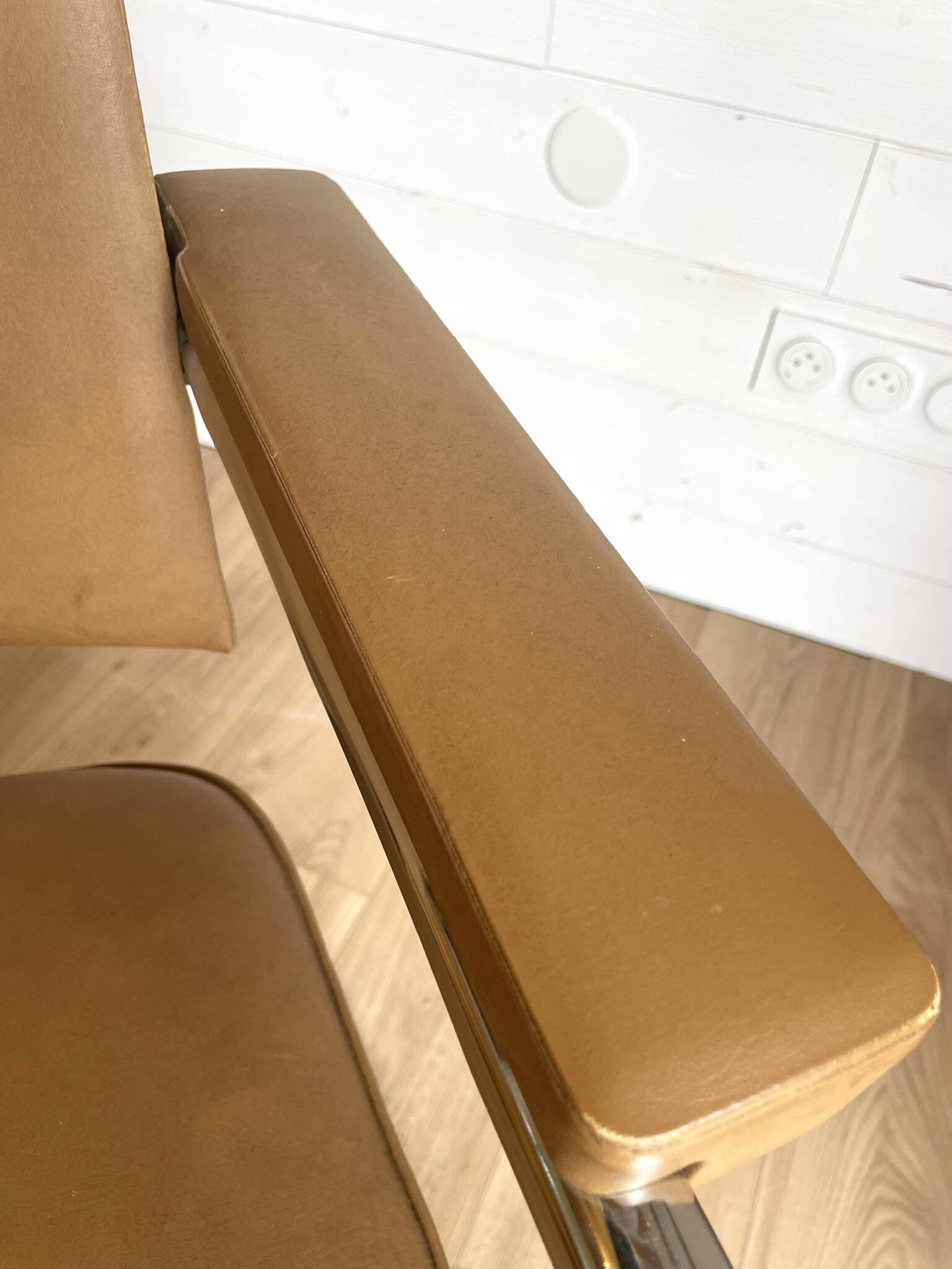 Vintage Office Chair from the 70s – Chrome Metal & Camel Faux Leather (Bauhaus Style)