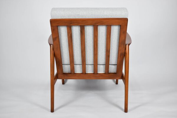 Fauteuil original restauré, tissu gris clair, années 1960, usine de meubles Swarzedzka