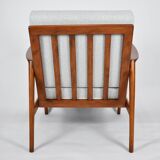 Fauteuil original restauré, tissu gris clair, années 1960, usine de meubles Swarzedzka