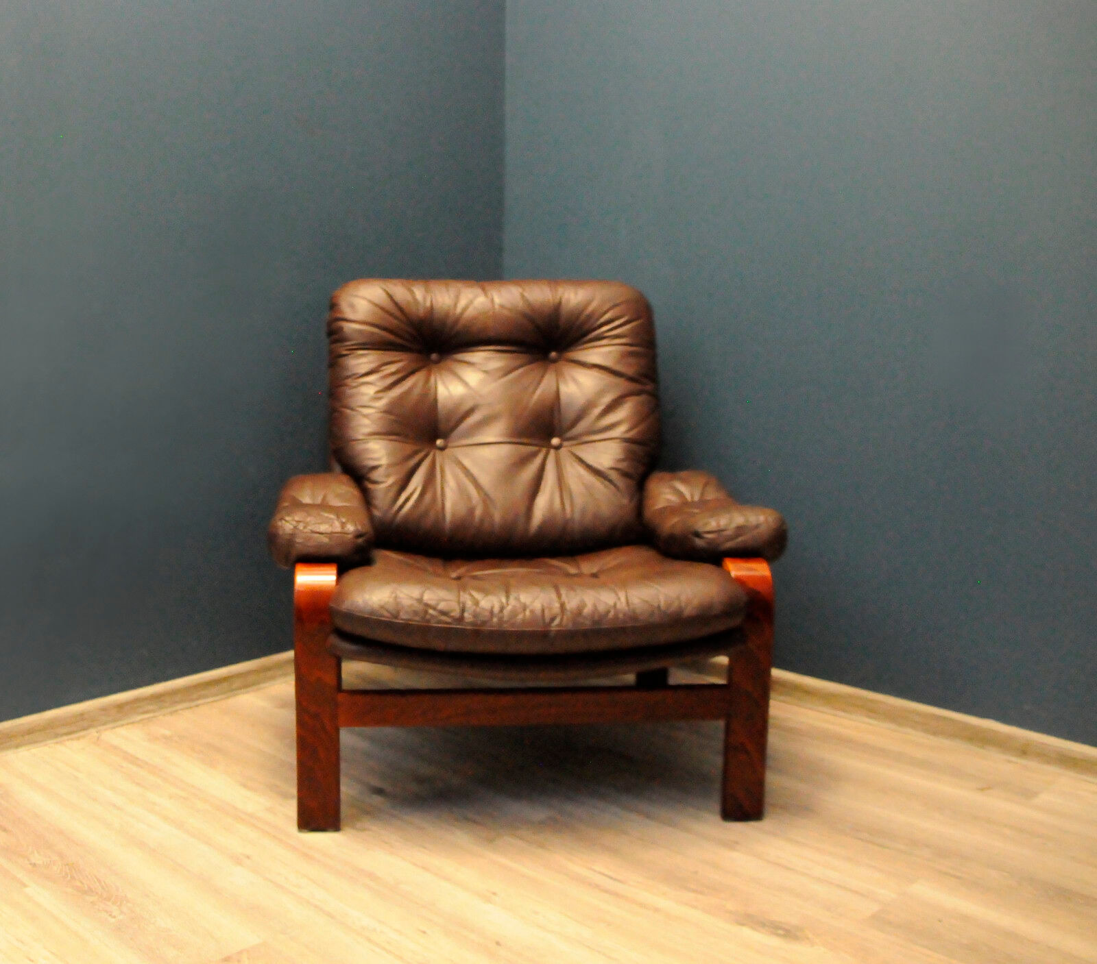Fauteuil en cuir scandinave Gota Mobler