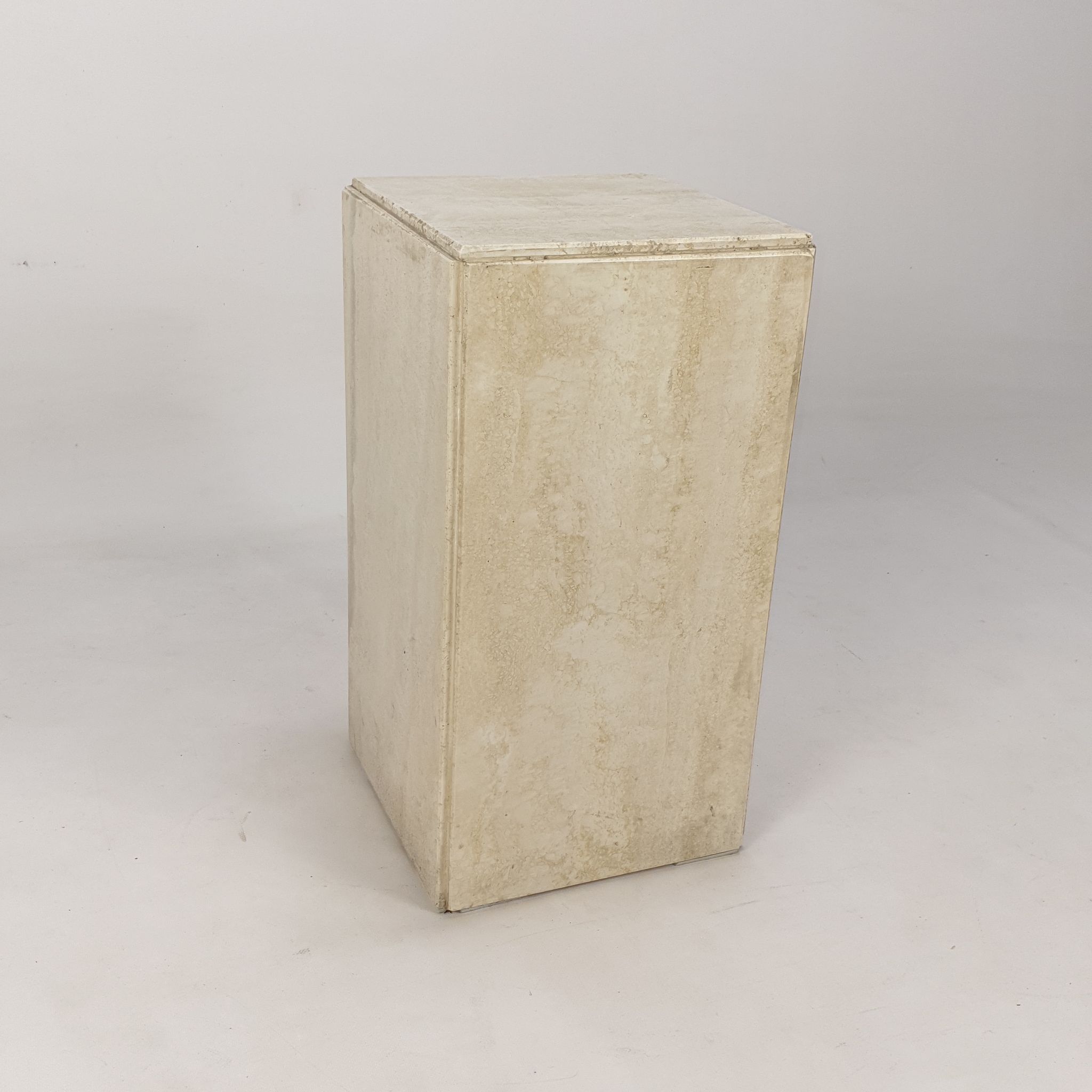 Italian travertine side table or pedestal, 1980's