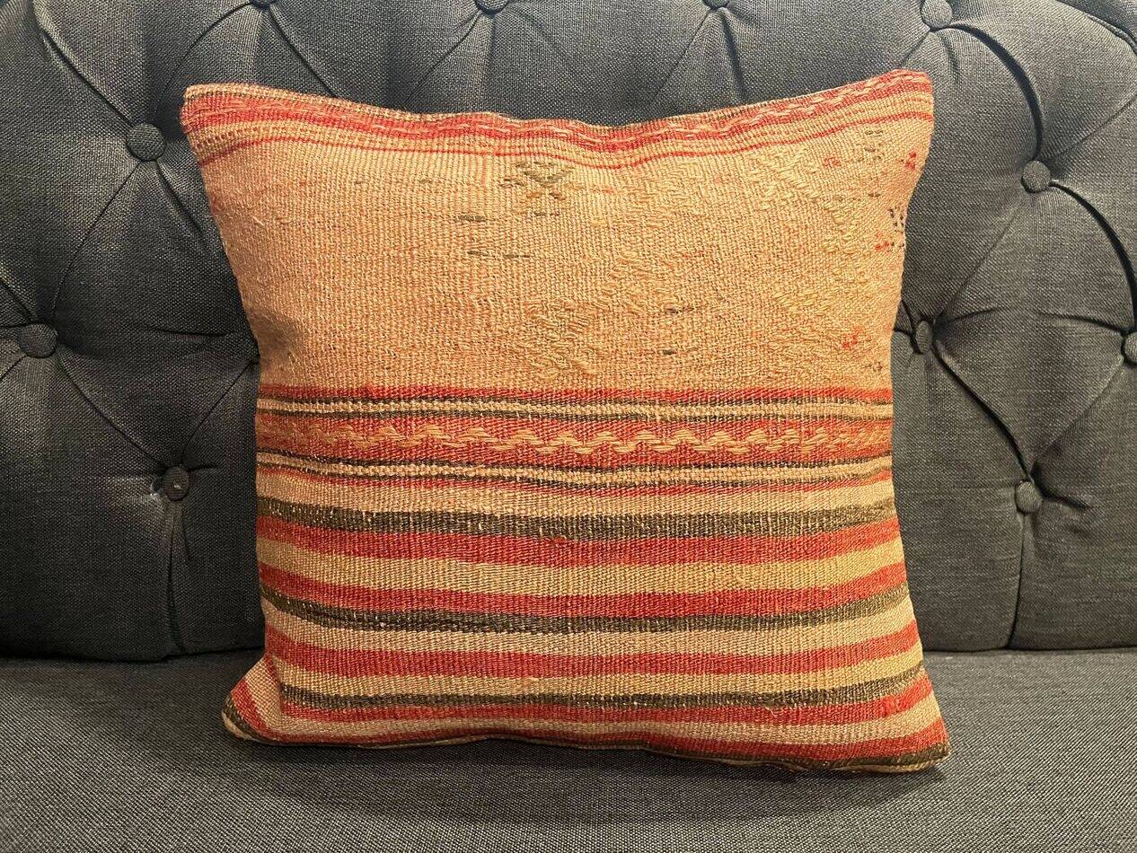 Ancien coussin rose authentique