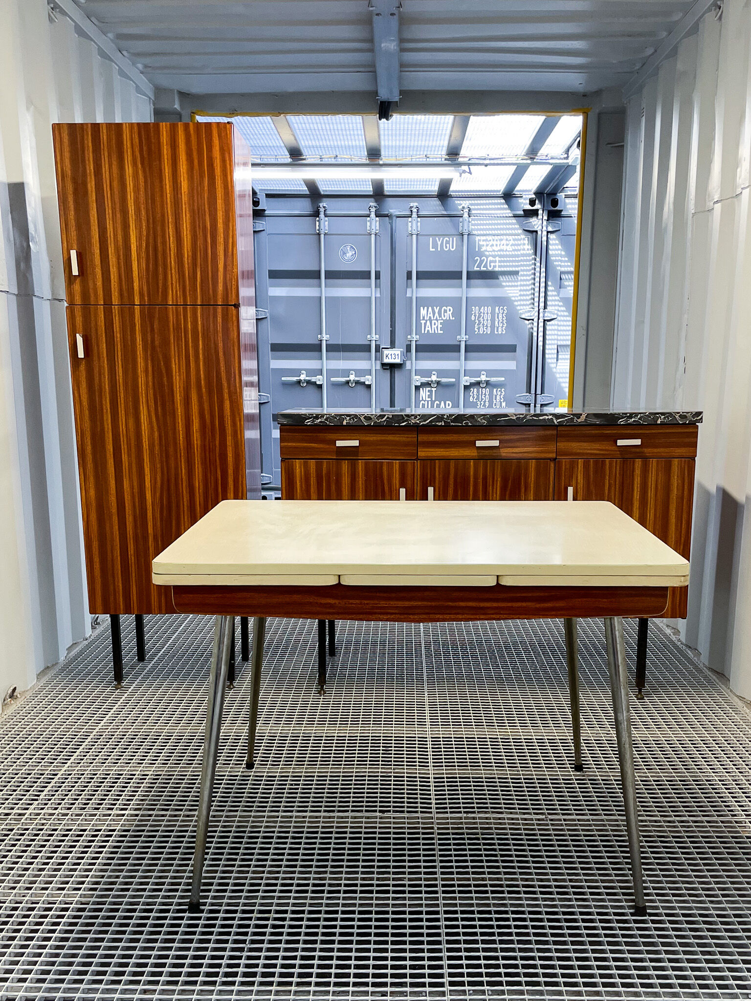 Complete kitchen in formica from the 60s