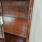 1930s Art Decò display cabinet in walnut and walnut root