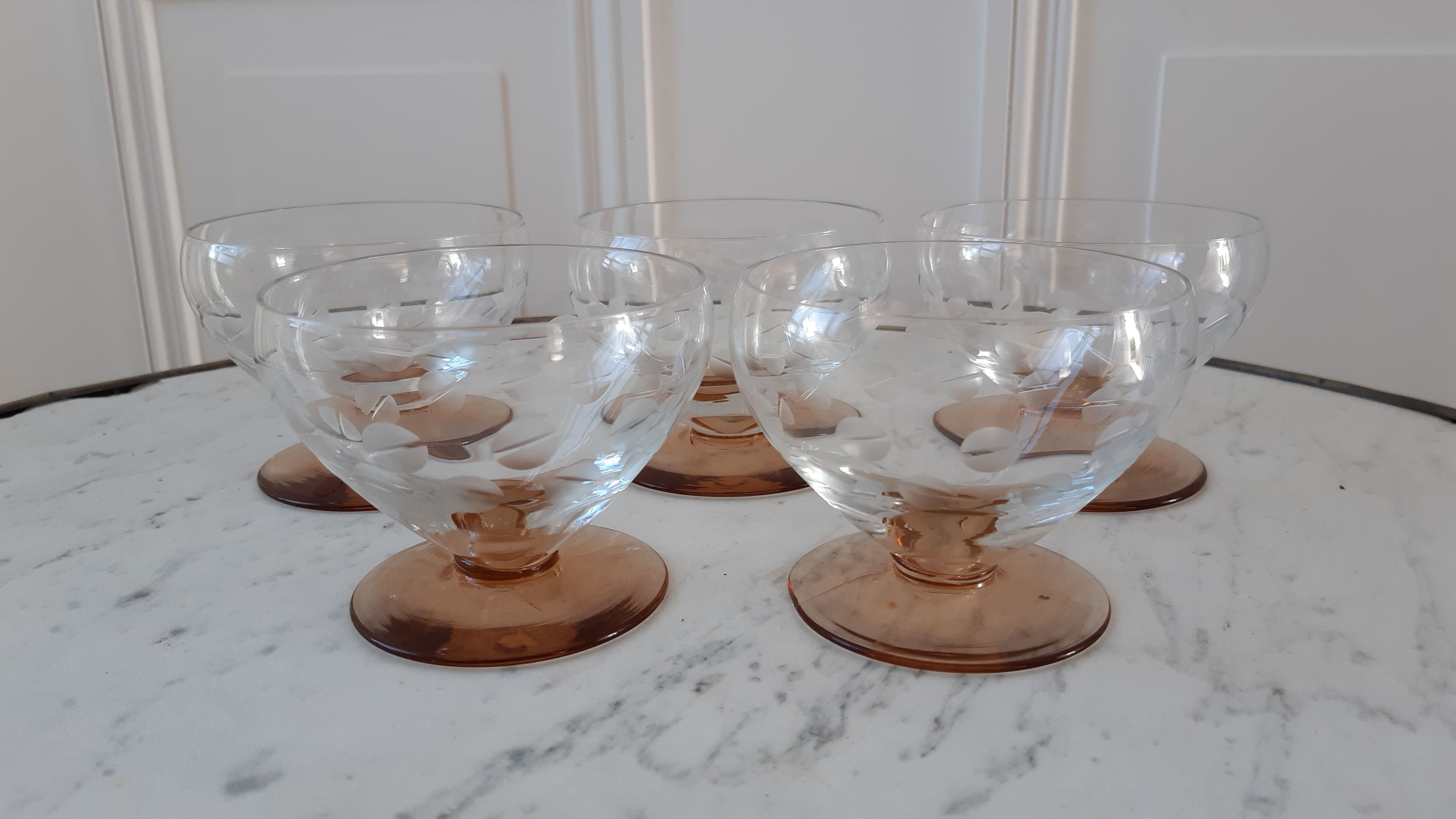 Set of 5 champagne glasses with amber glass feet 50-60s