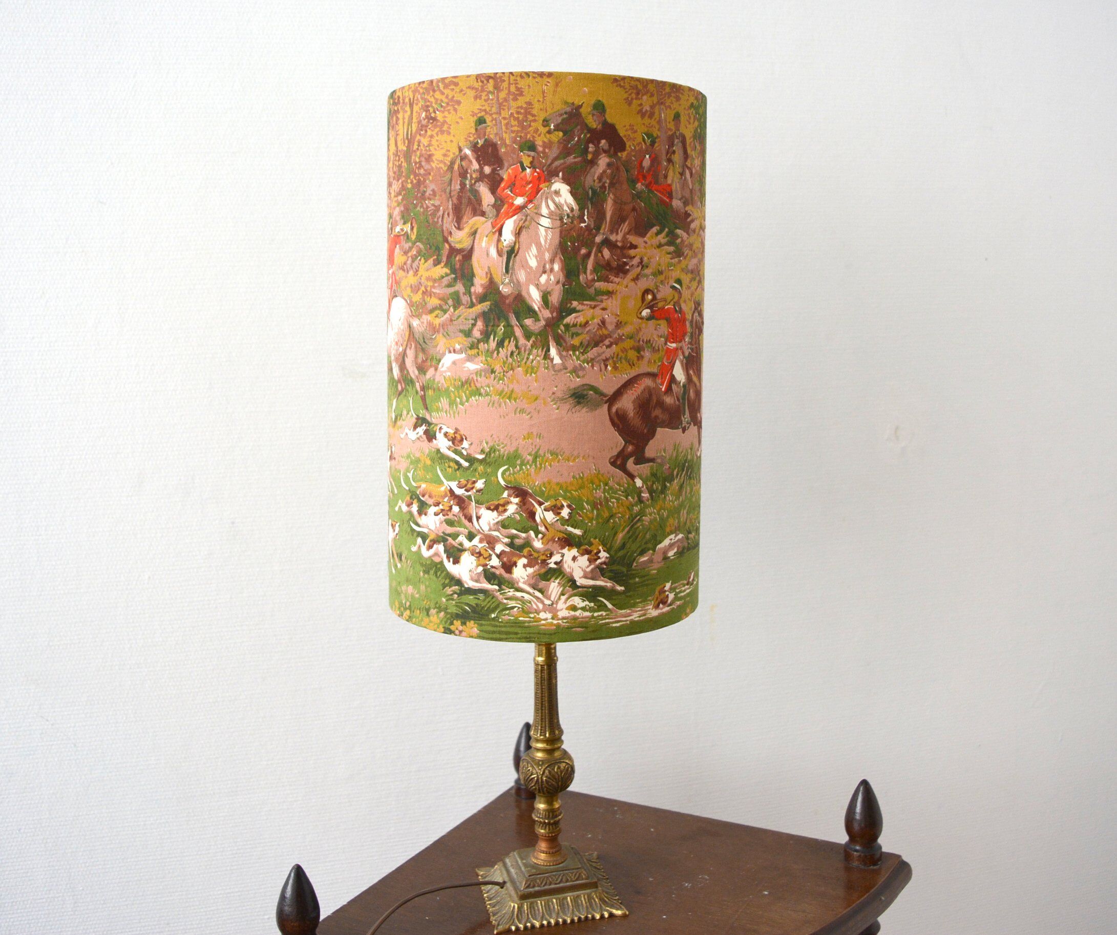 Lampshade with a hunting scene motif, horses, "Marignan" fabric.