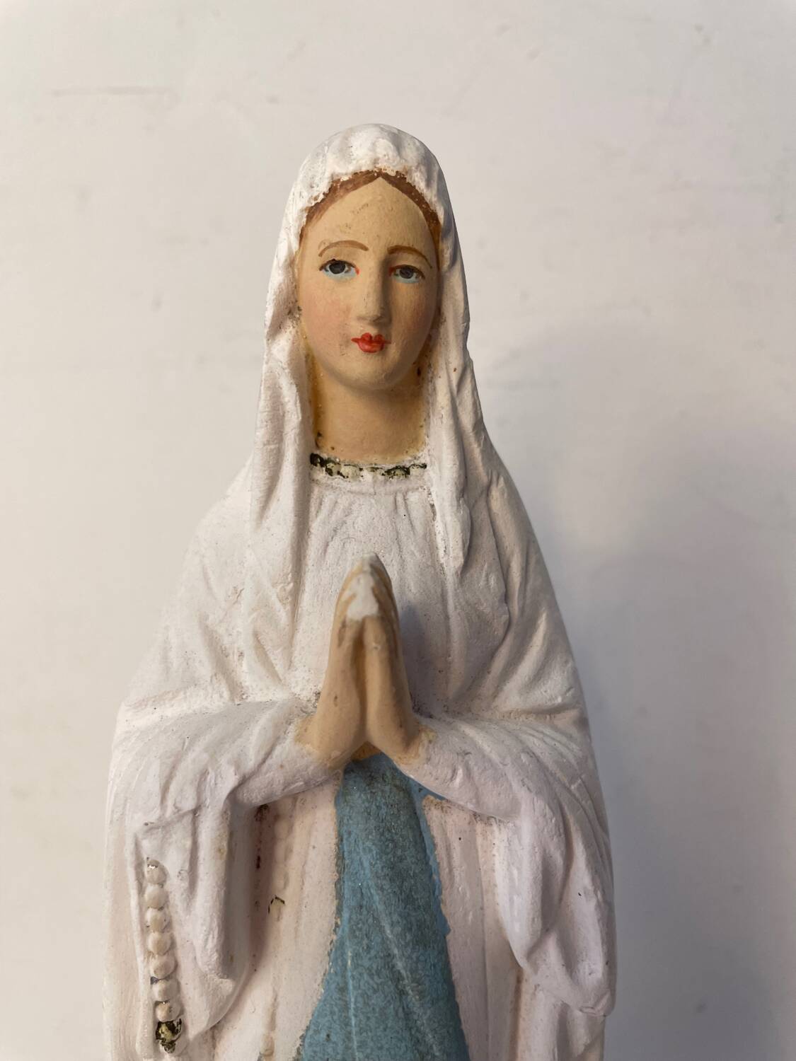 Ancienne vierge en plâtre