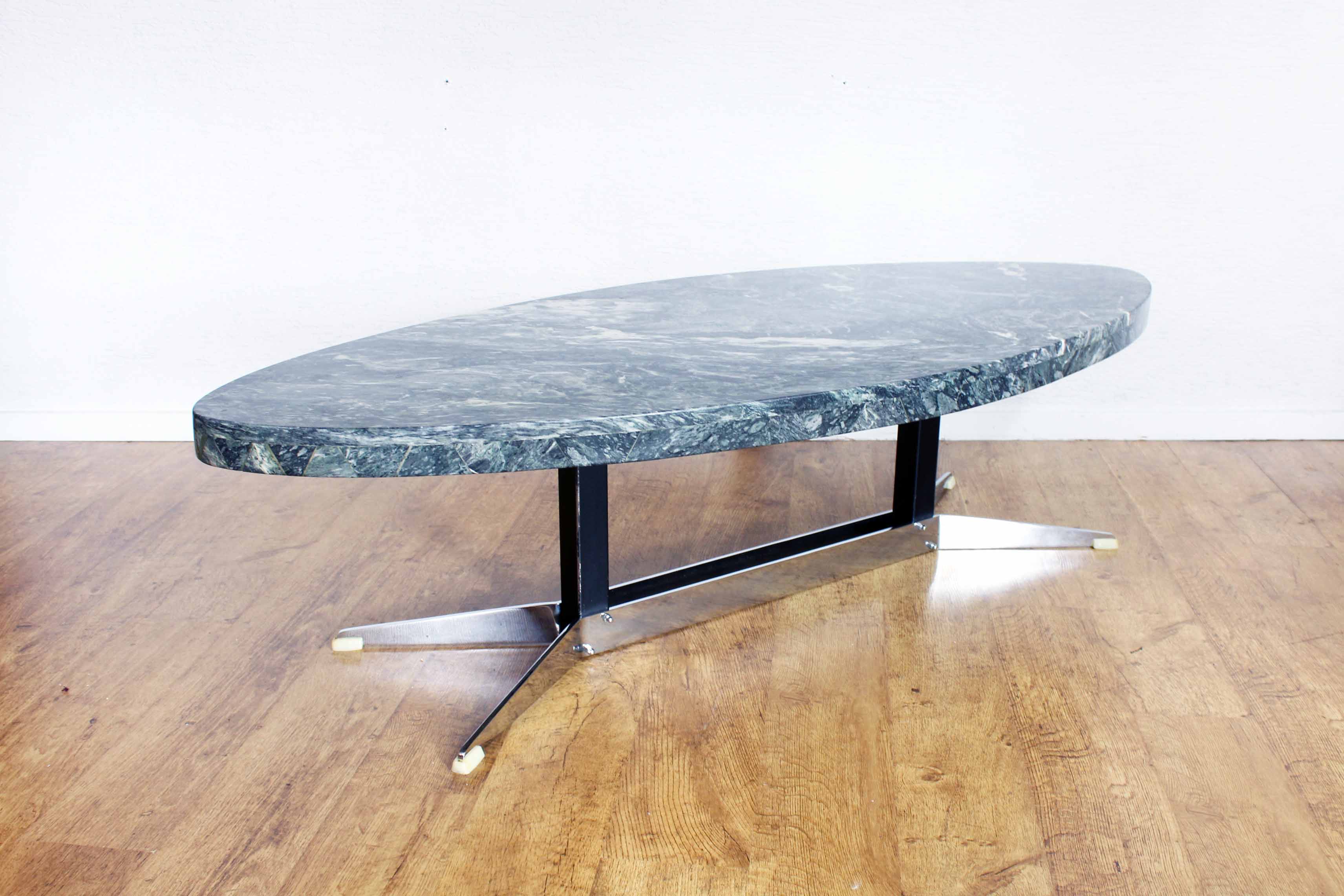 Oval coffee table in 70s green marble