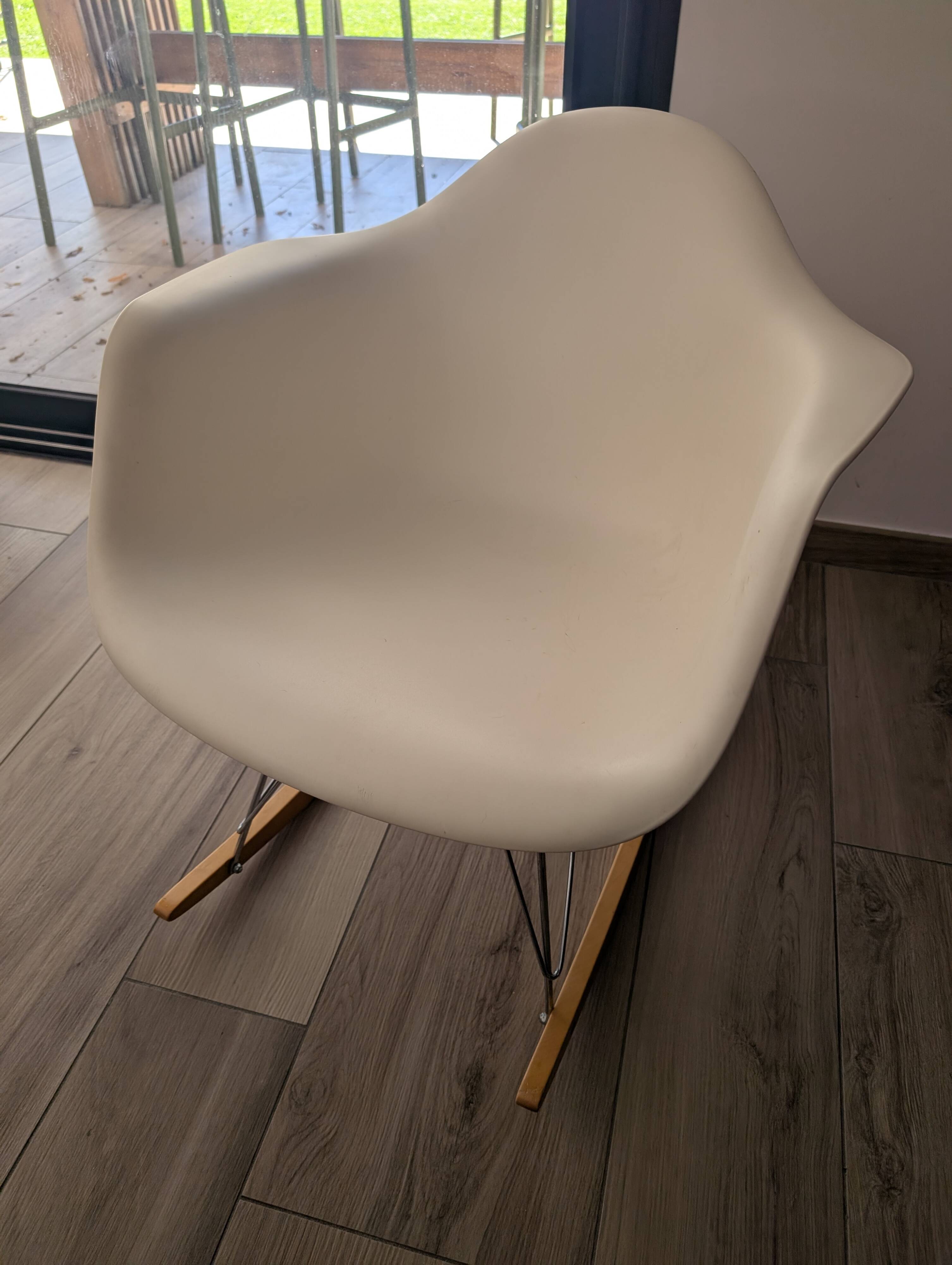 Fauteuil a bascule Rar eames