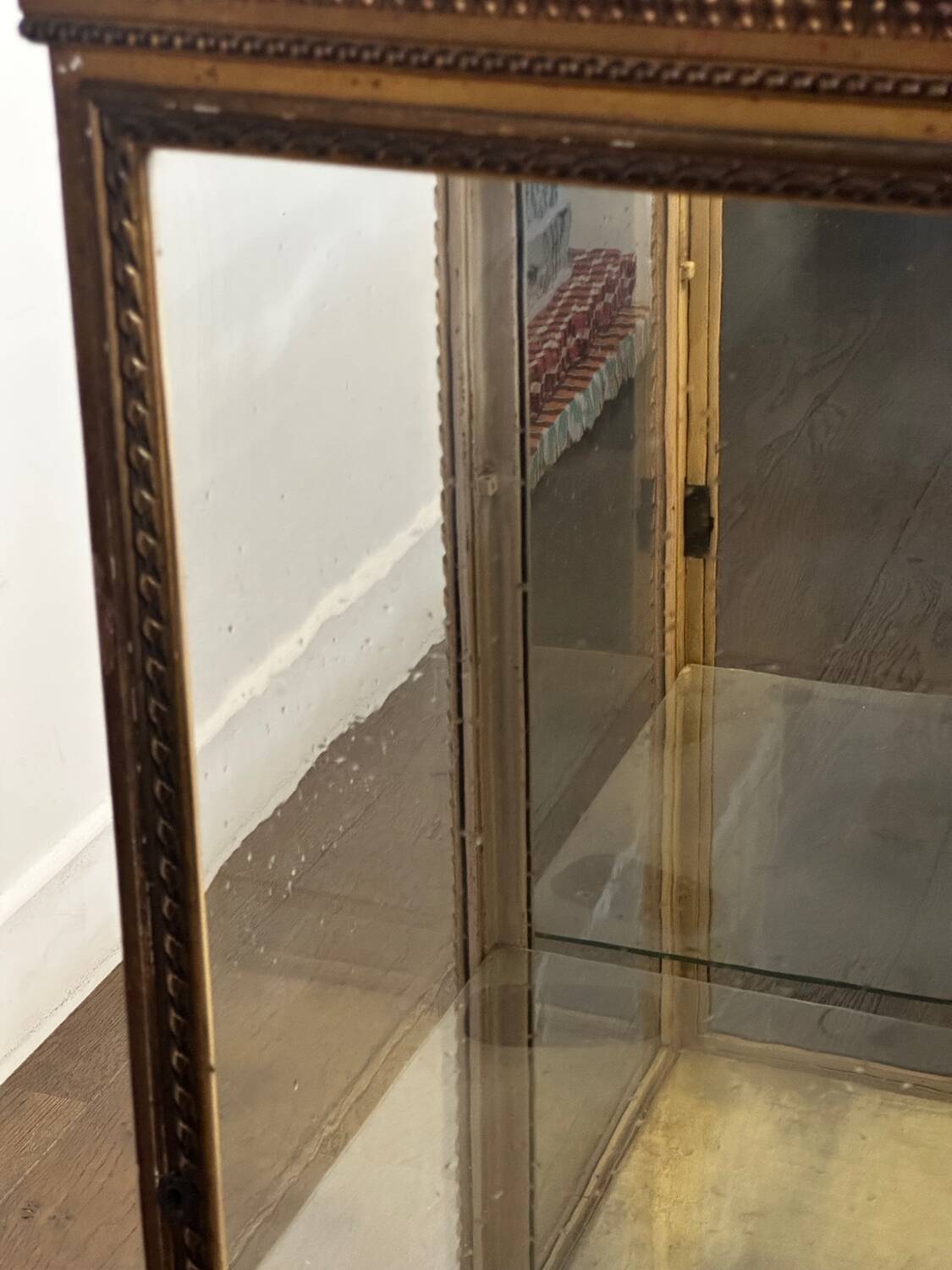 Counter display cabinet in wood and glass in Louis XVI style, 19th century.