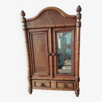 Armoire de poupée en bois blond façon bambou