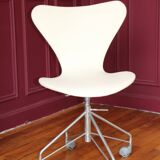Office chair 3117 by Arne Jacobsen