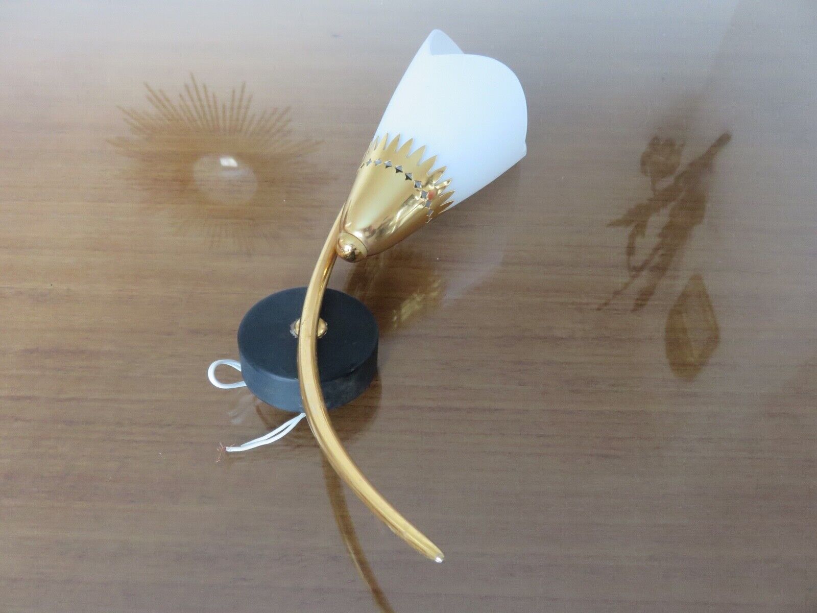 Paire d'appliques en opaline et laiton années 50 60