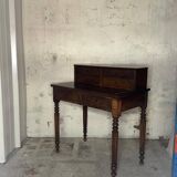Wooden lady's desk says "happiness of the day"