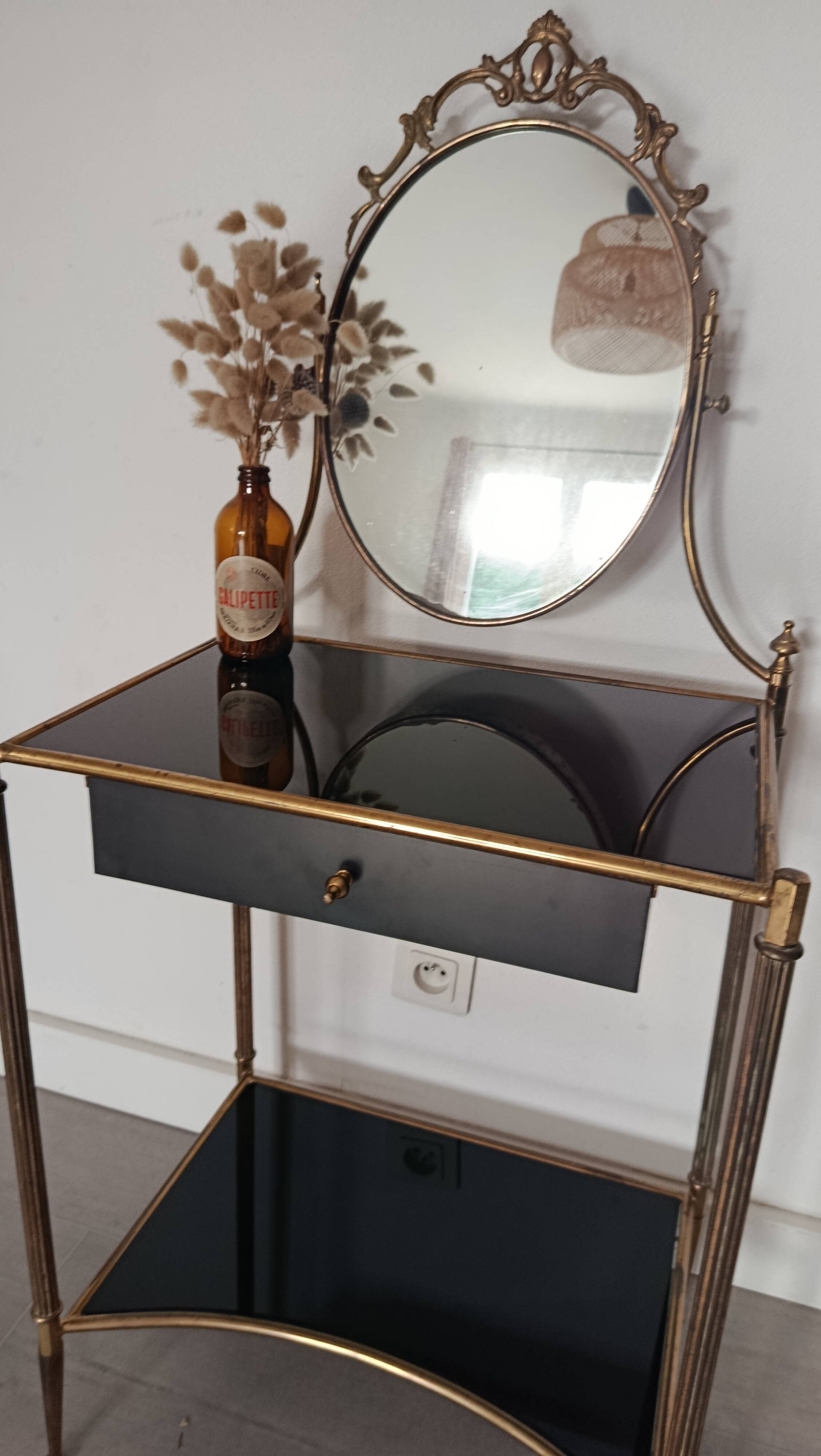 Louis XVI style hairdresser in brass and tempered glass