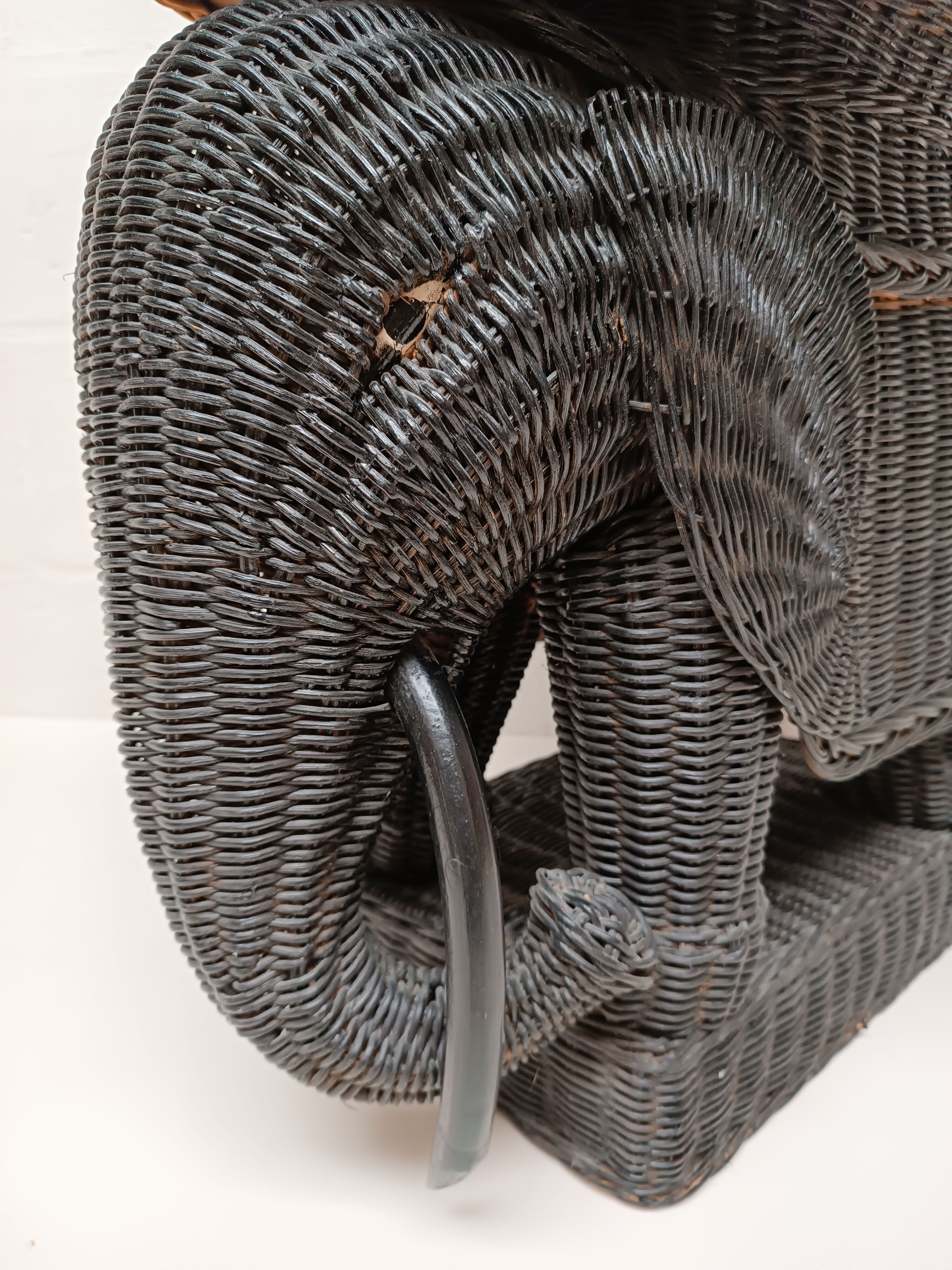 Coffee table elephant wicker and rattan 70s