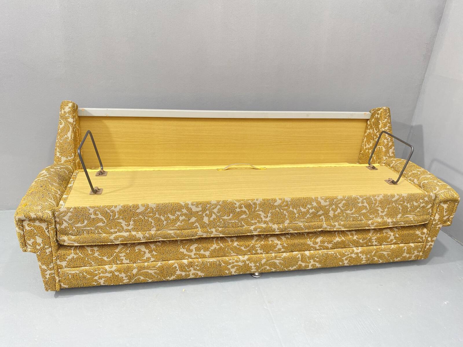 Canapé pliant rembourré du milieu du siècle, années 1970, Europe centrale